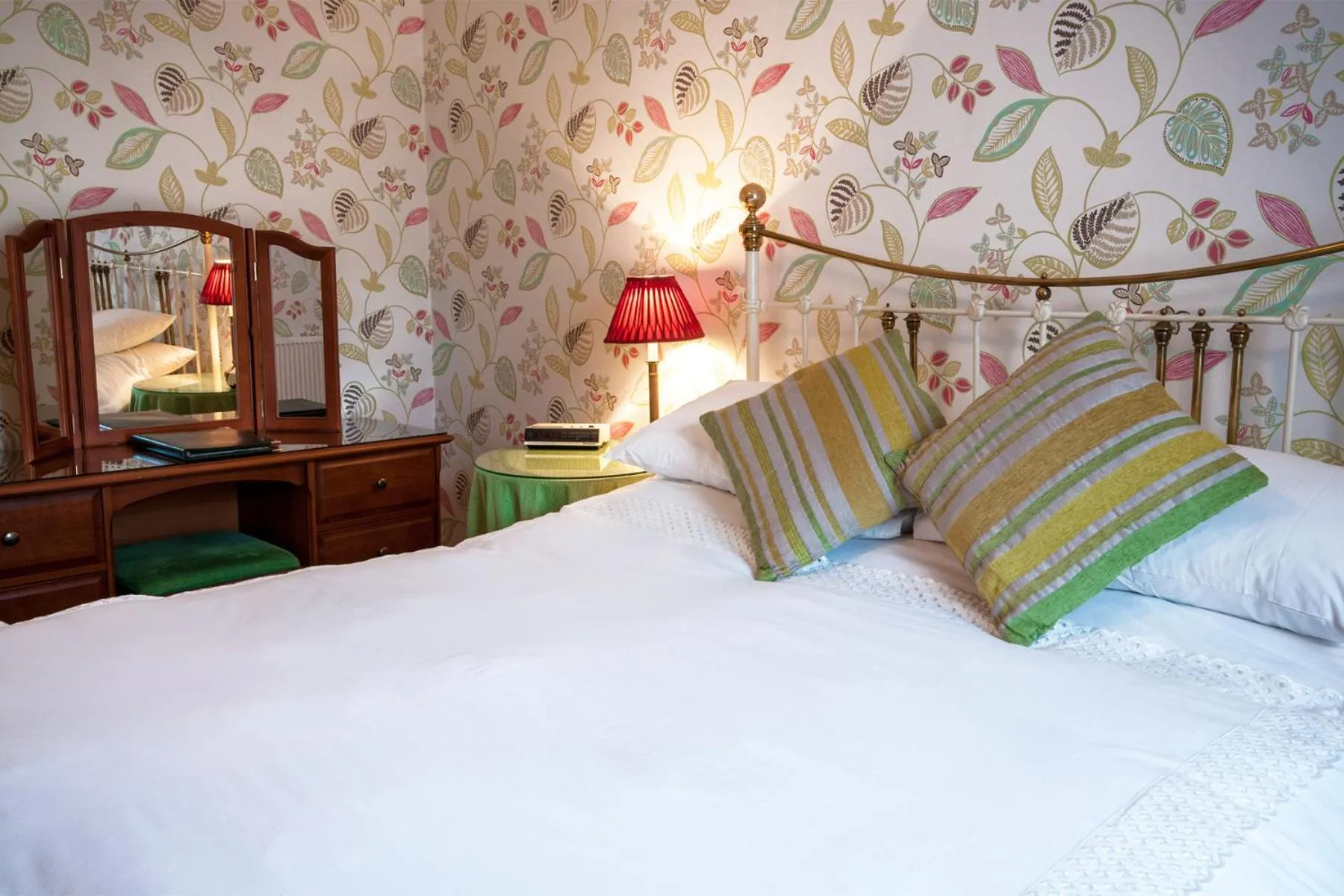 Bed in Bishopsgate House Hotel