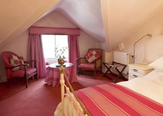 Bed in Bishopsgate House Hotel