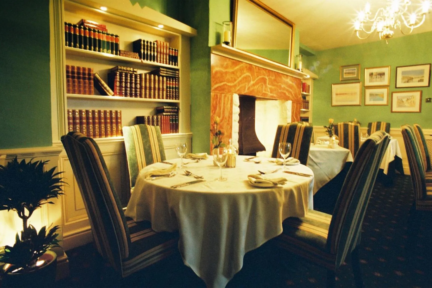 Restaurant/places to eat in Bishopsgate House Hotel