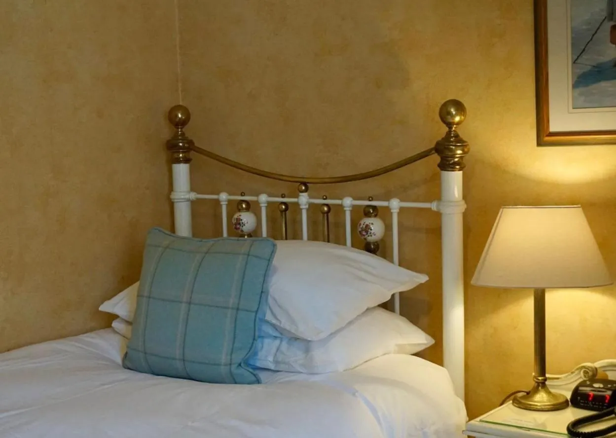 Bed in Bishopsgate House Hotel