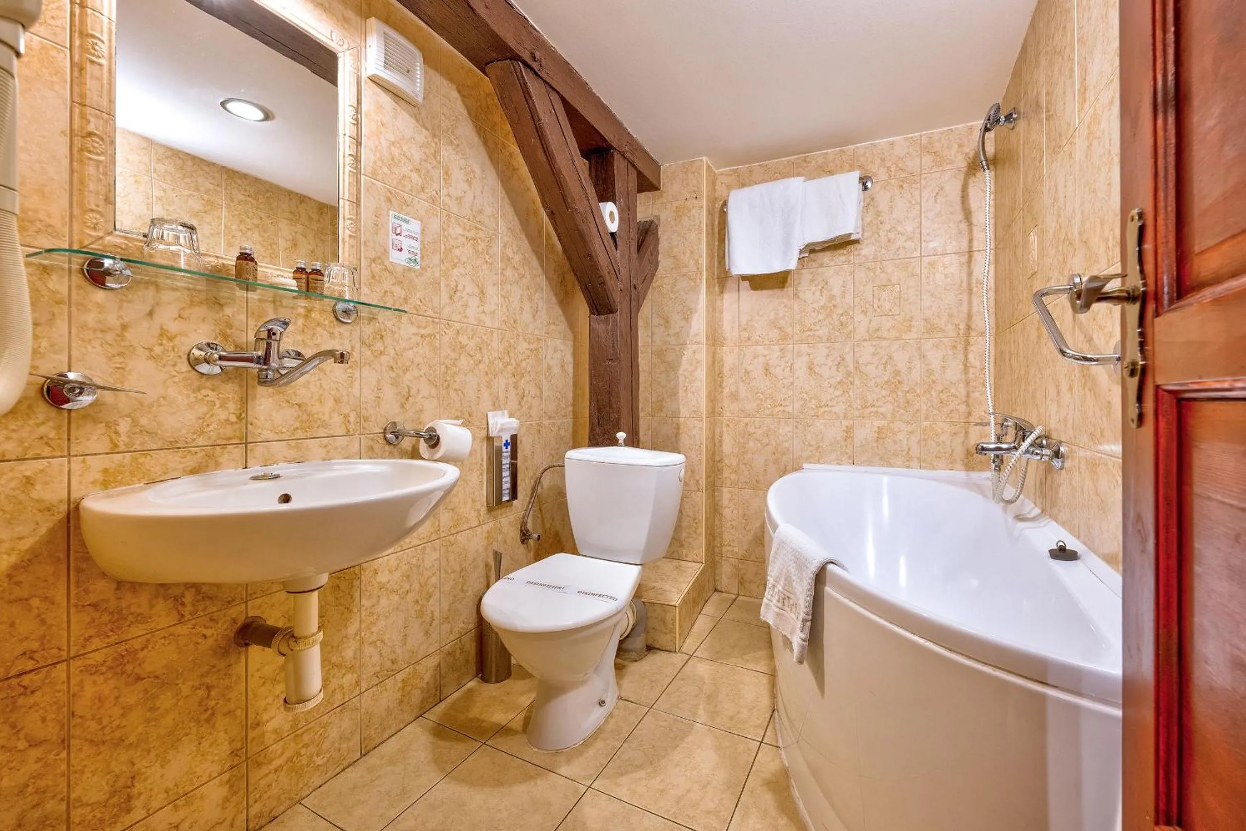 Toilet in Betlem Club Hotel