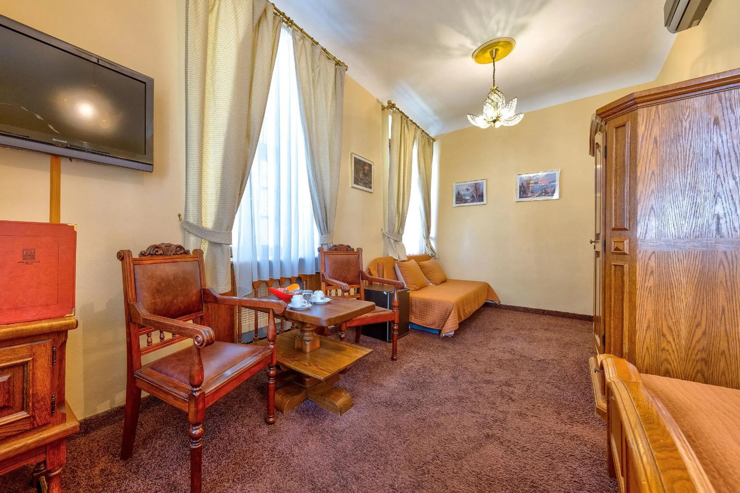 TV and multimedia in Betlem Club Hotel