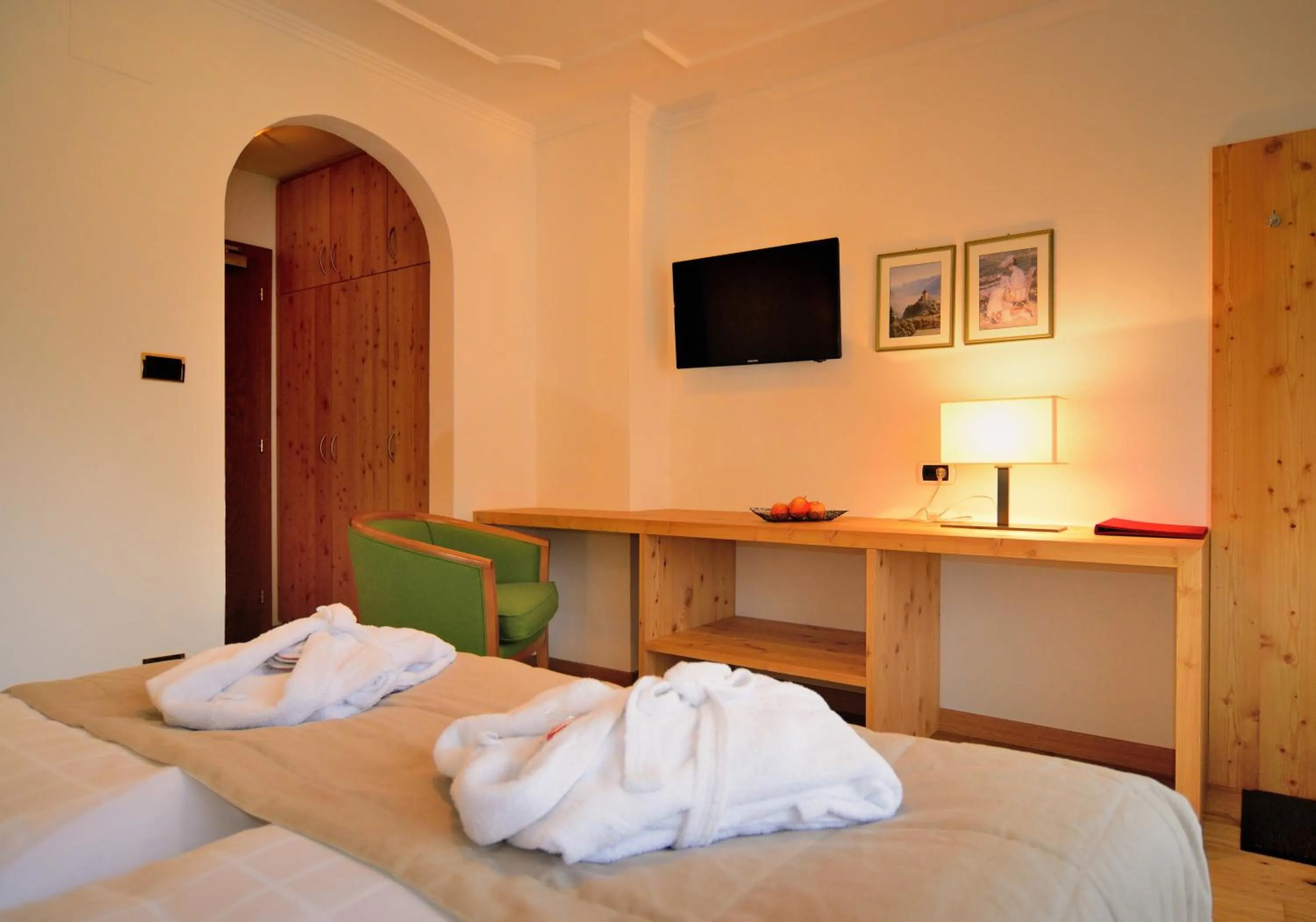 Seating area, Bed in Hotel Brunnerhof