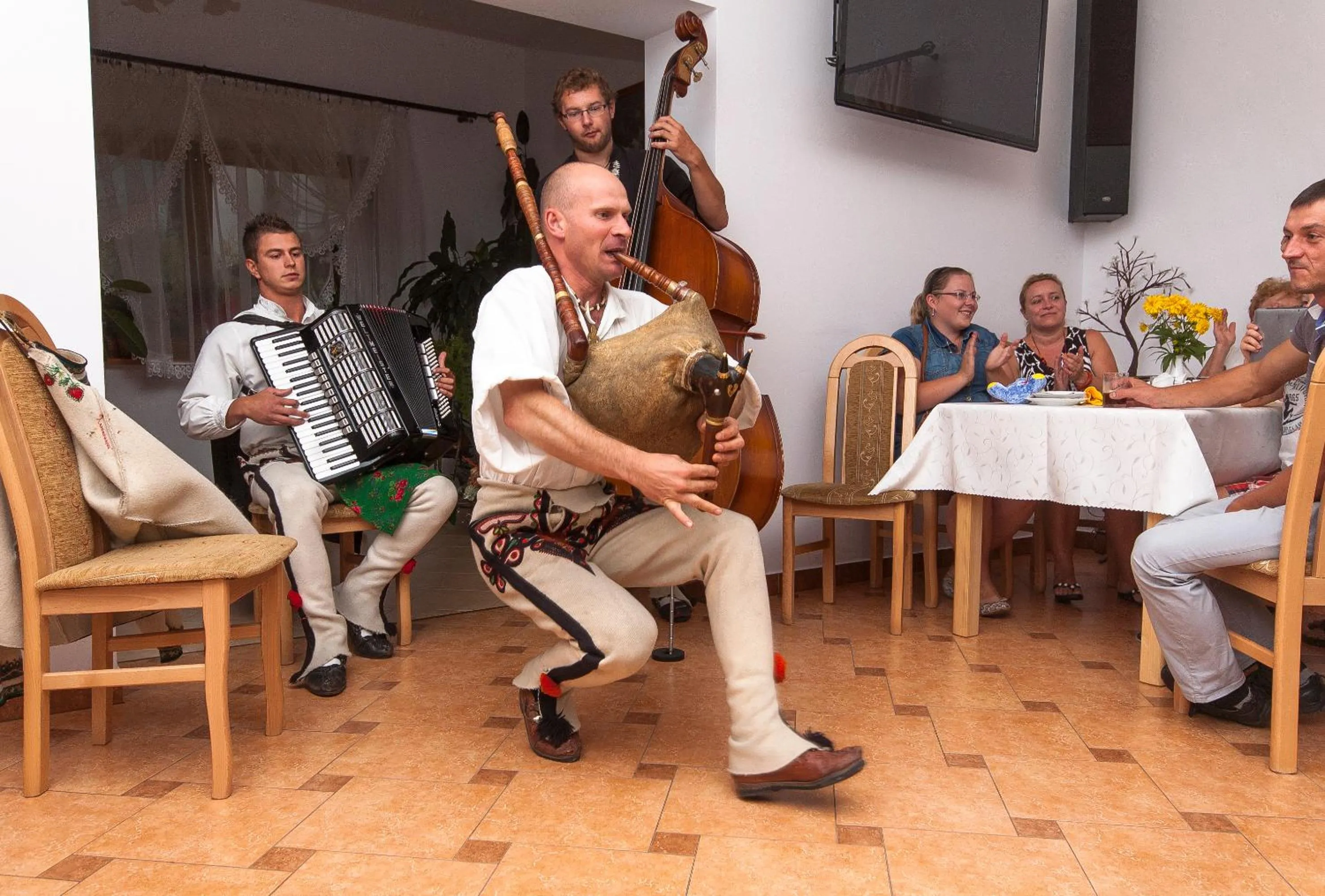 Entertainment in Willa Halinka