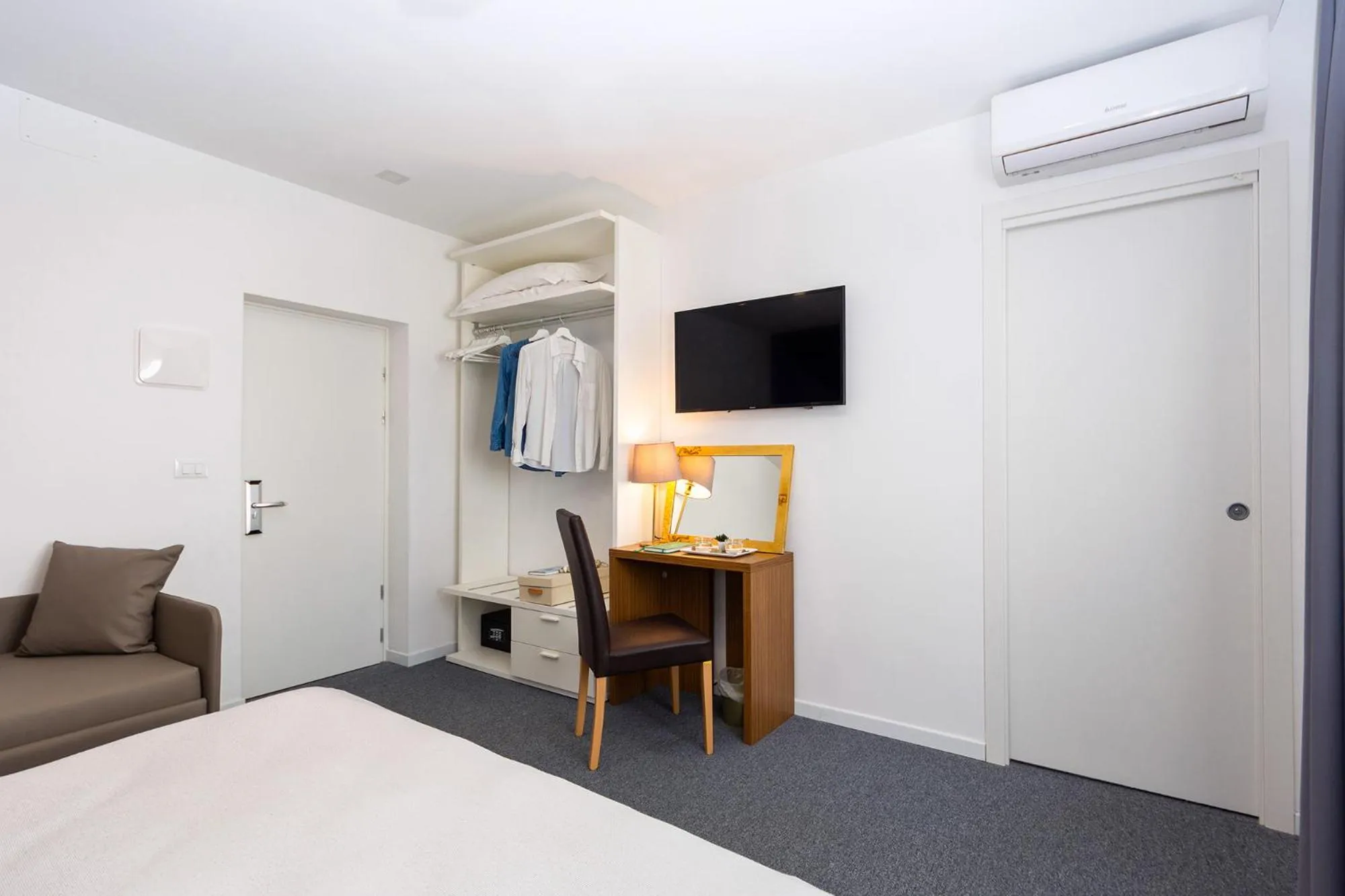 Photo of the whole room, Bed in Hotel Aurora