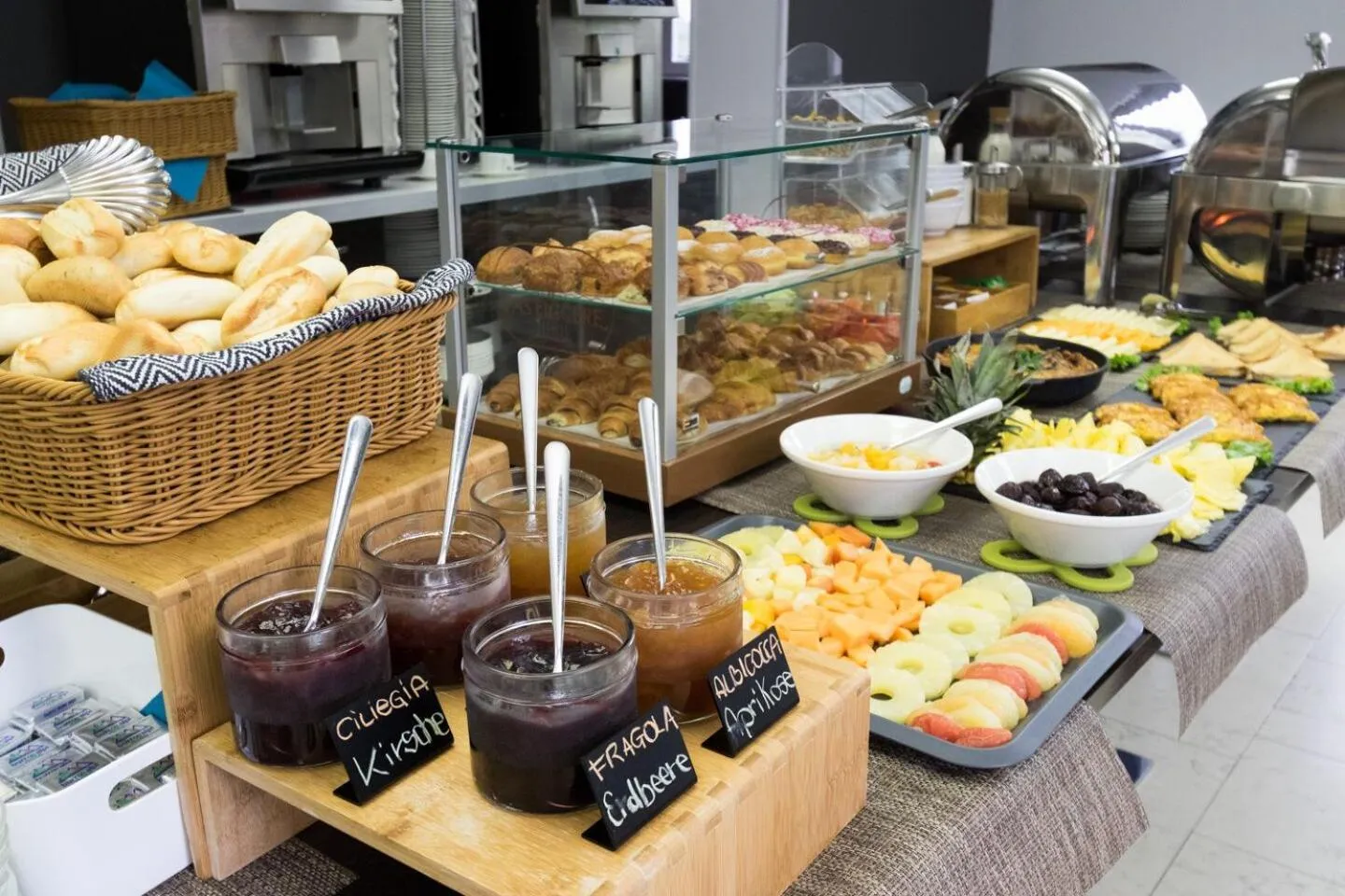 Buffet breakfast in Hotel Aurora