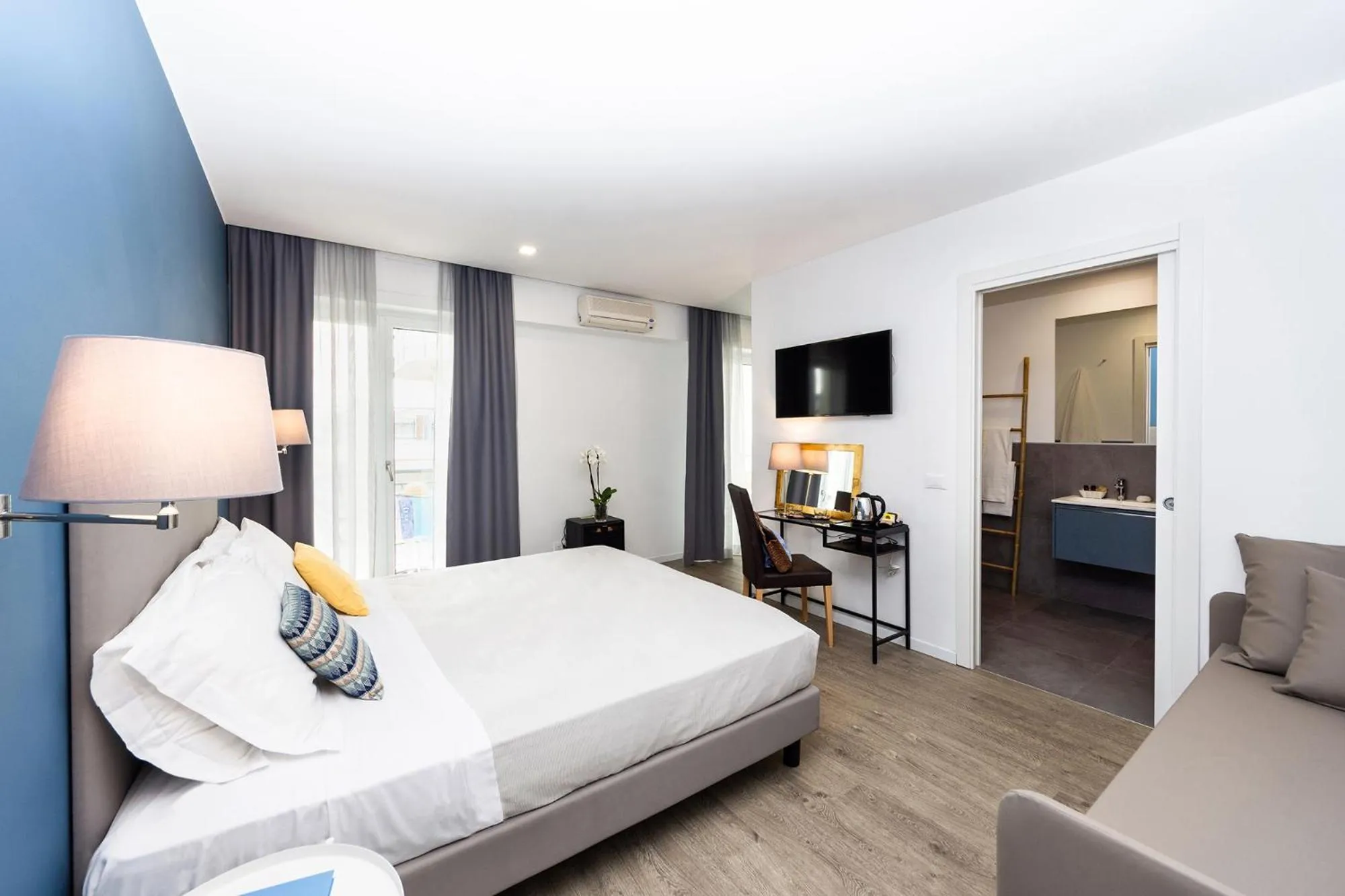 Photo of the whole room, Bed in Hotel Aurora