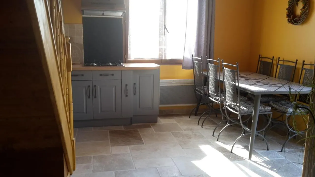 Dining area in Le Jardin des Gorges