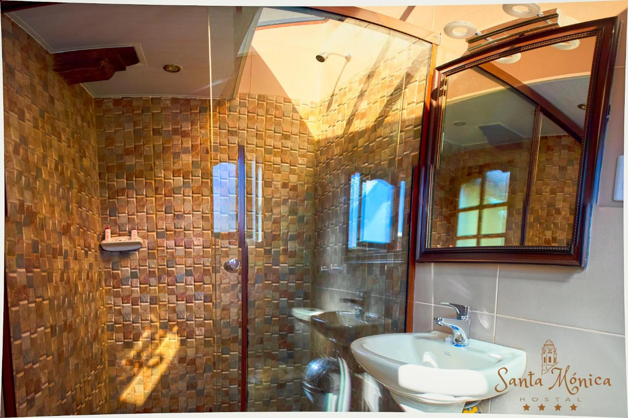 Shower in Hotel Santa Mónica