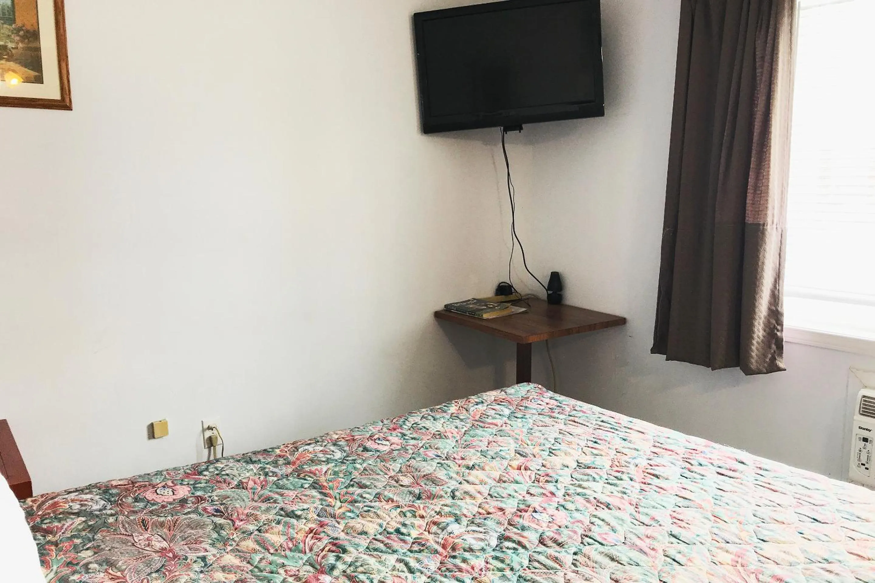 Bedroom, Bed in Bayside Motel Trenton