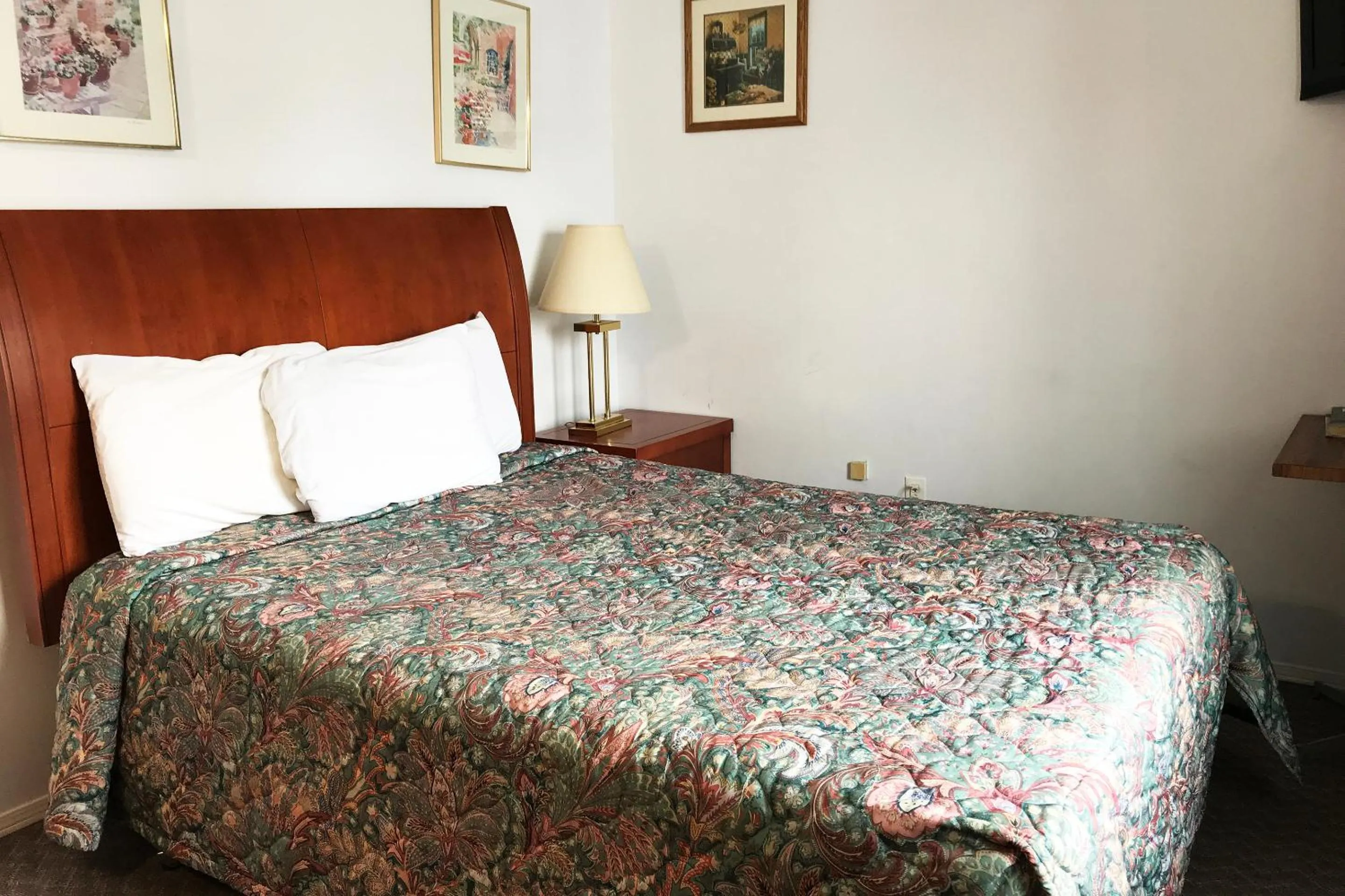 Bedroom, Bed in Bayside Motel Trenton