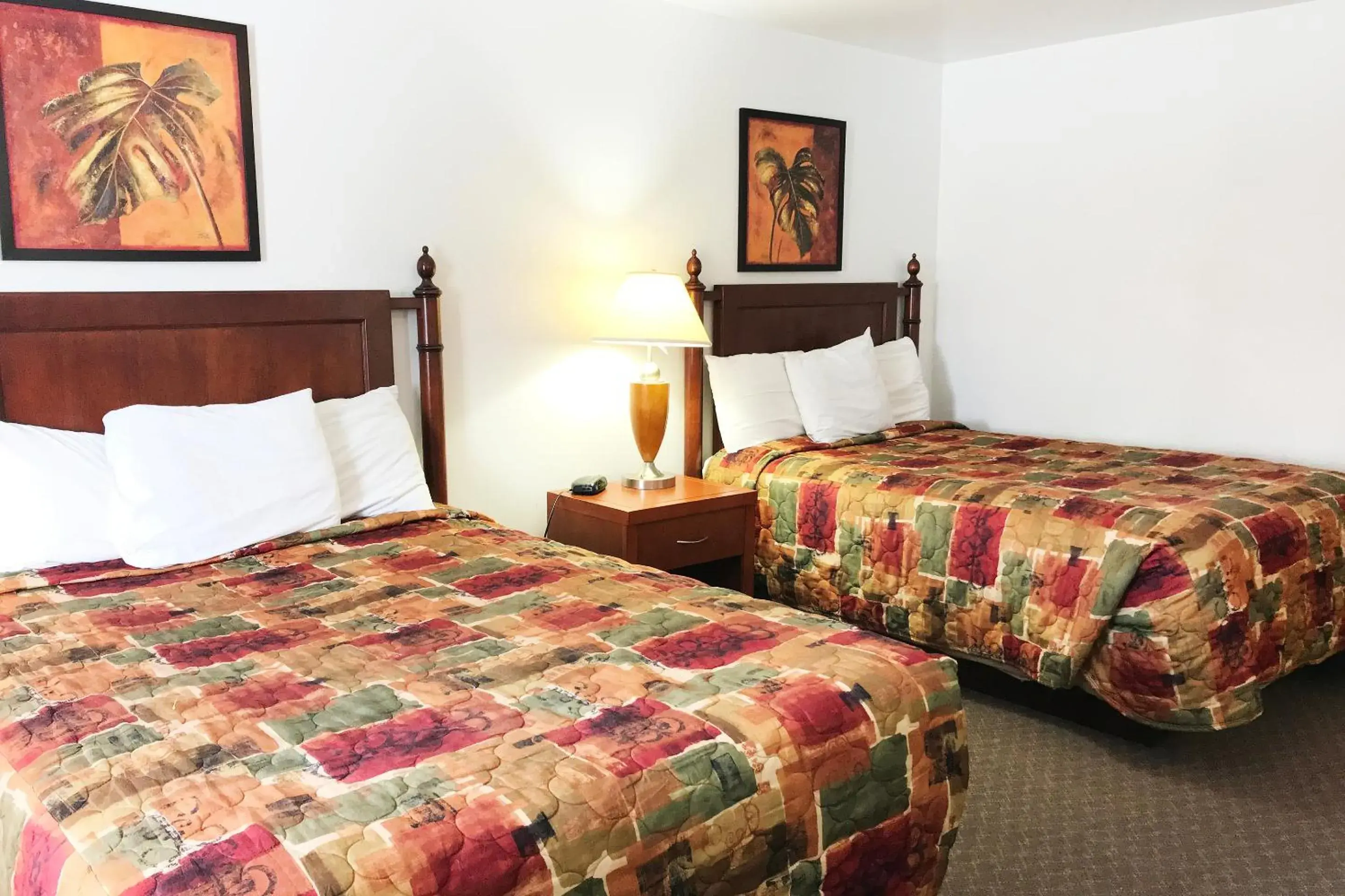 Queen Room with Two Queen Beds in Bayside Motel Trenton Queen Room with Two Queen Beds in Bayside Motel Trenton