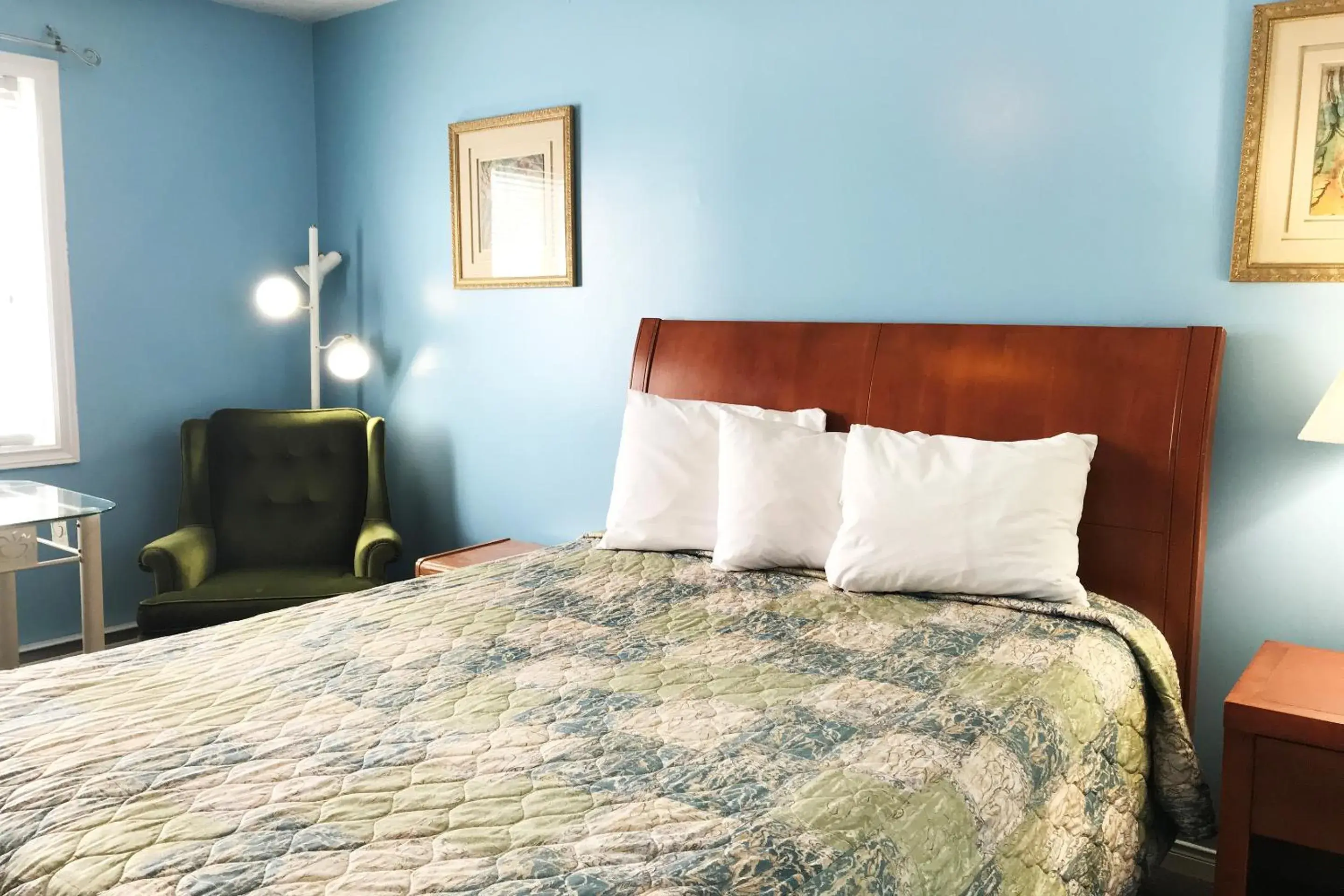 Queen Room in Bayside Motel Trenton Queen Room in Bayside Motel Trenton