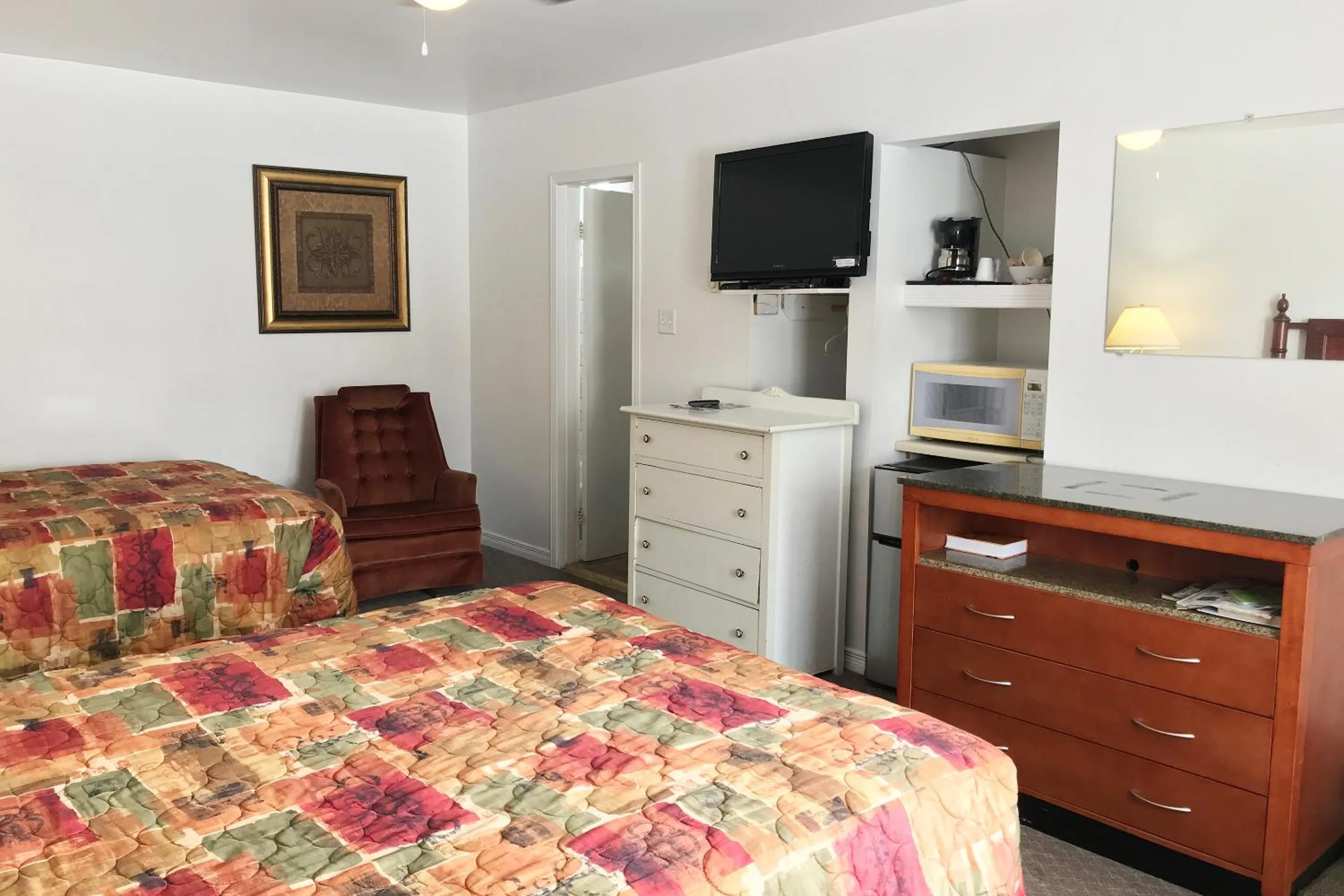 Bedroom, Bed in Bayside Motel Trenton