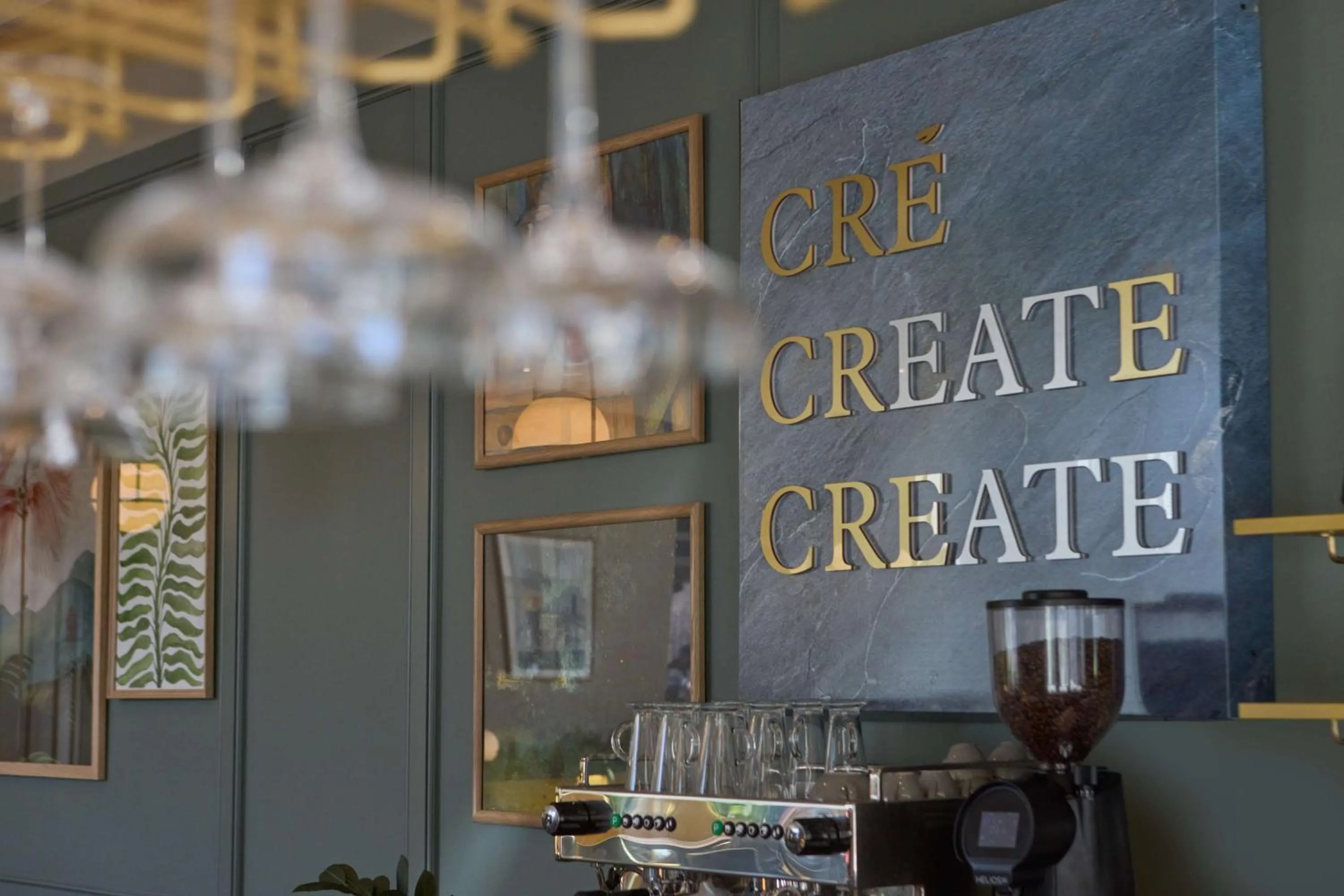 Lounge or bar in DoubleTree by Hilton London Chelsea