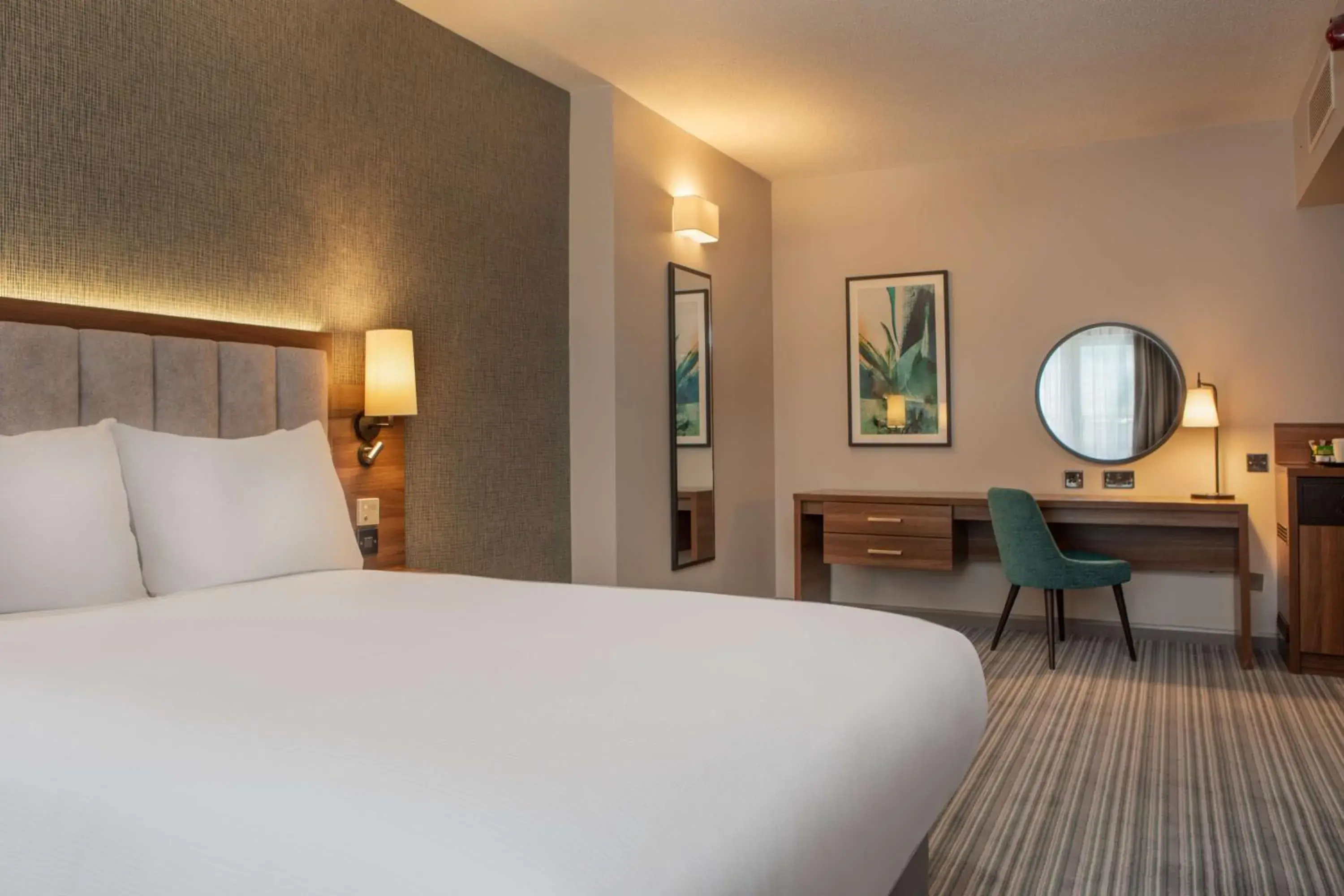 Double Room - Mobility Access in DoubleTree by Hilton London Chelsea Double Room - Mobility Access in DoubleTree by Hilton London Chelsea