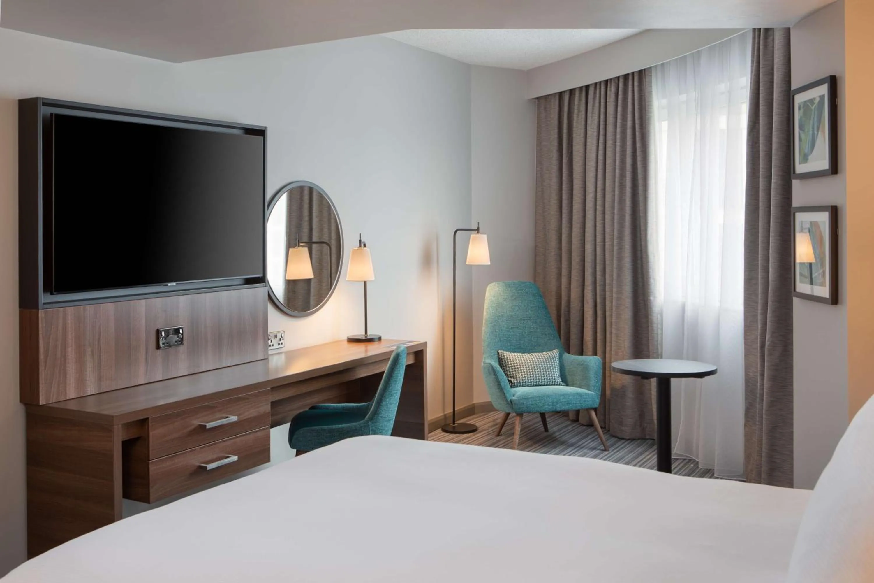 Bedroom, Bed in DoubleTree by Hilton London Chelsea