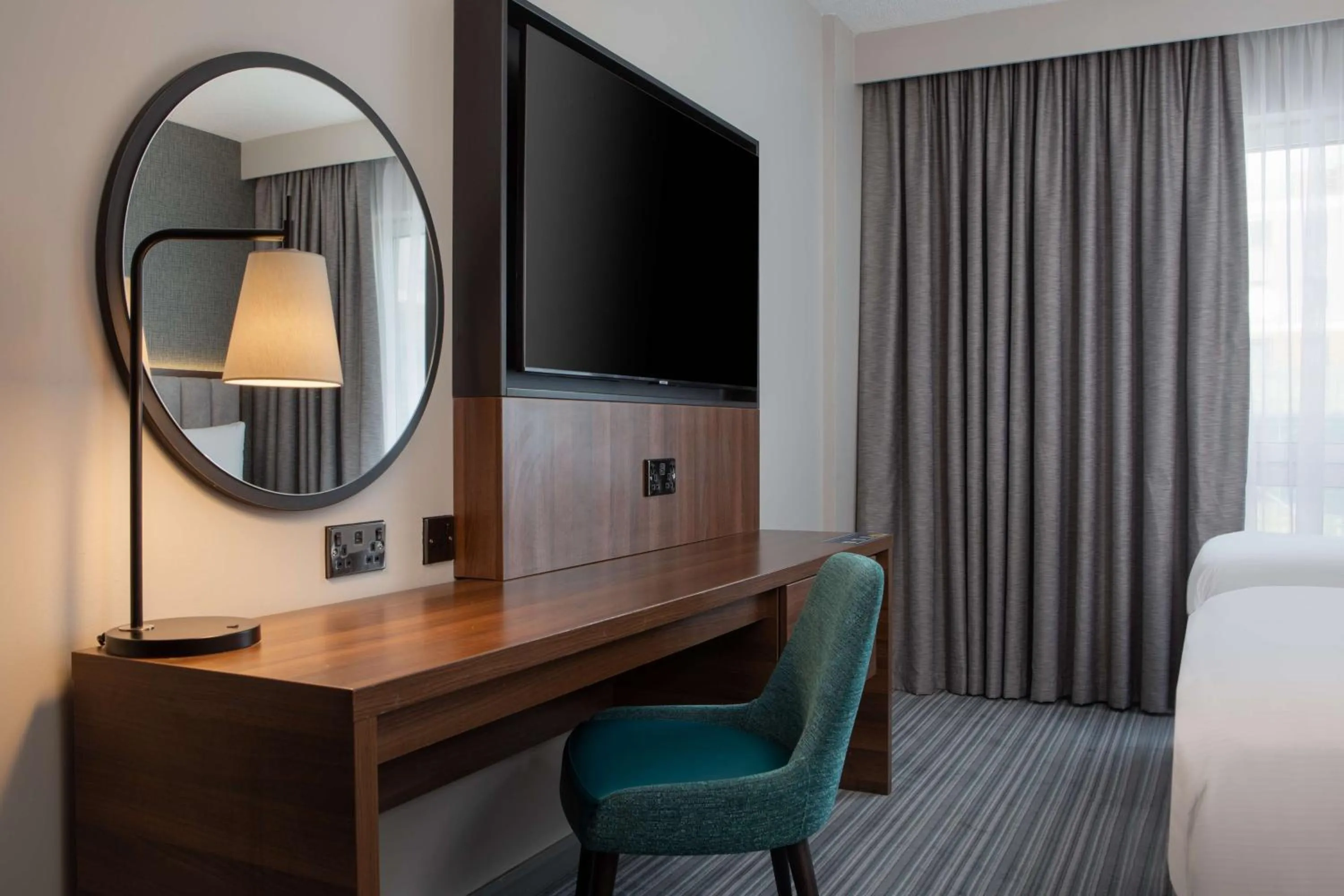Bedroom, Bed in DoubleTree by Hilton London Chelsea