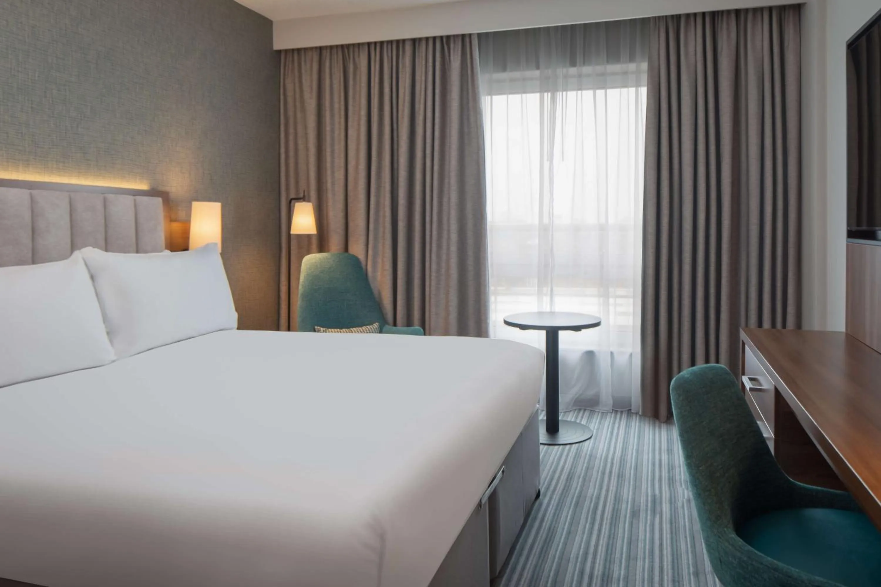 Bedroom, Bed in DoubleTree by Hilton London Chelsea