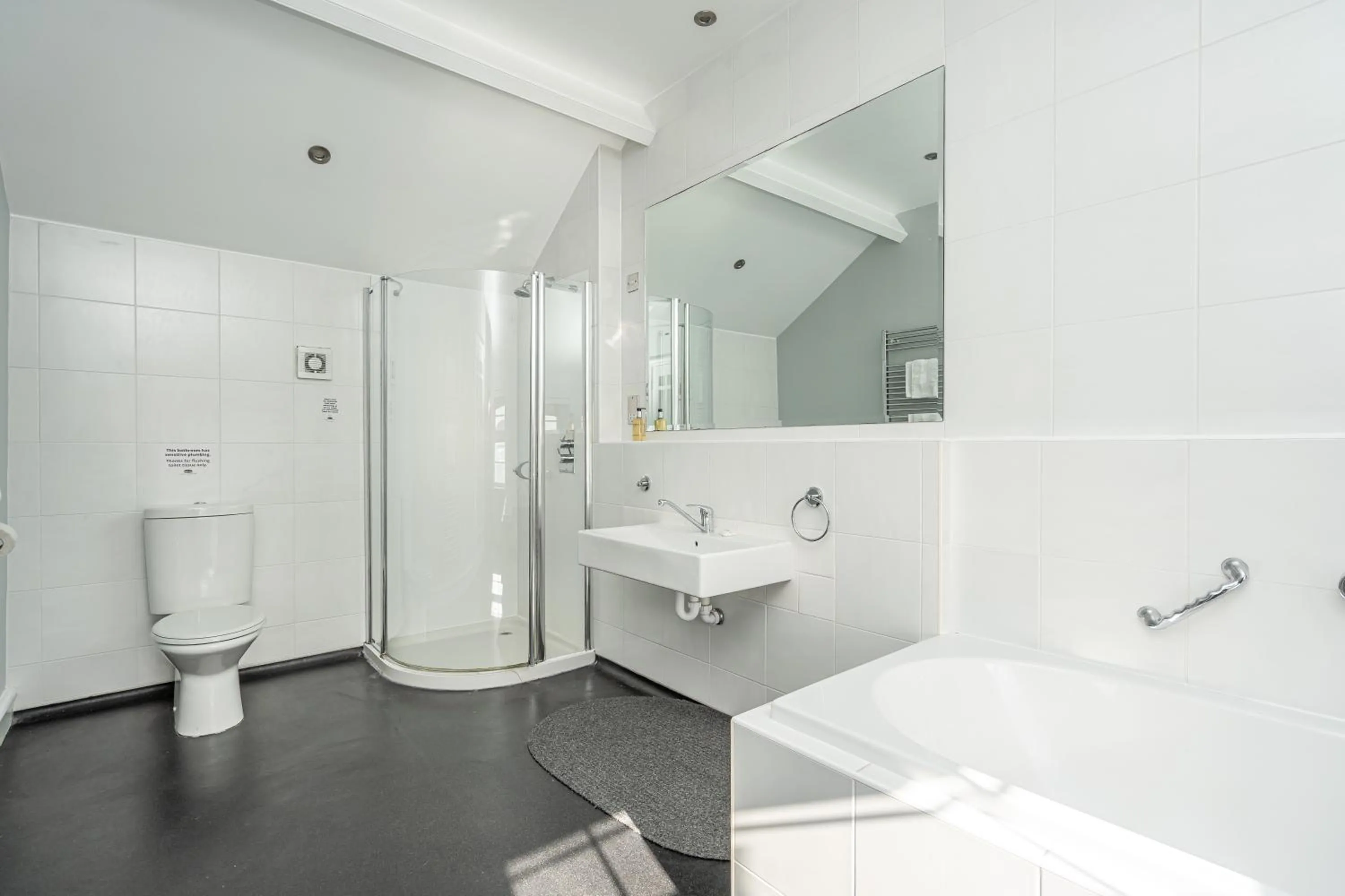 Bathroom in Penhelig Arms