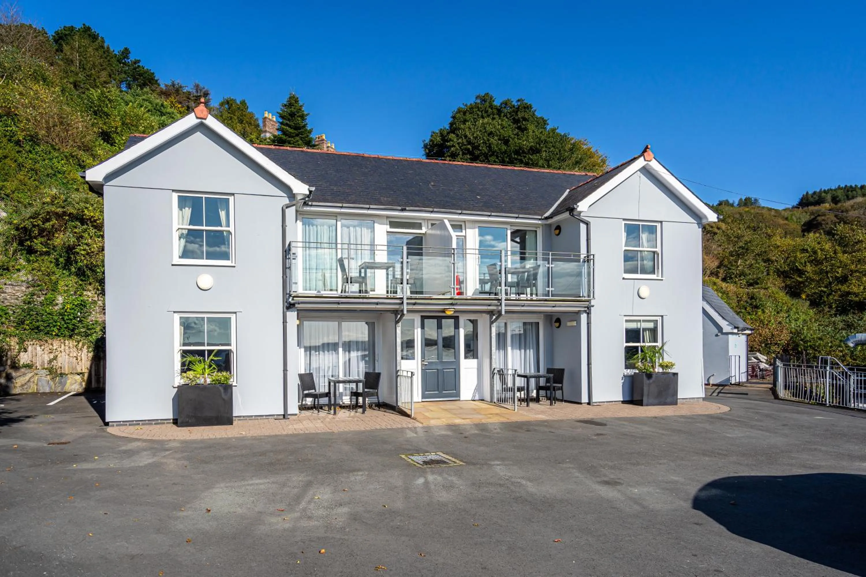 Property building in Penhelig Arms