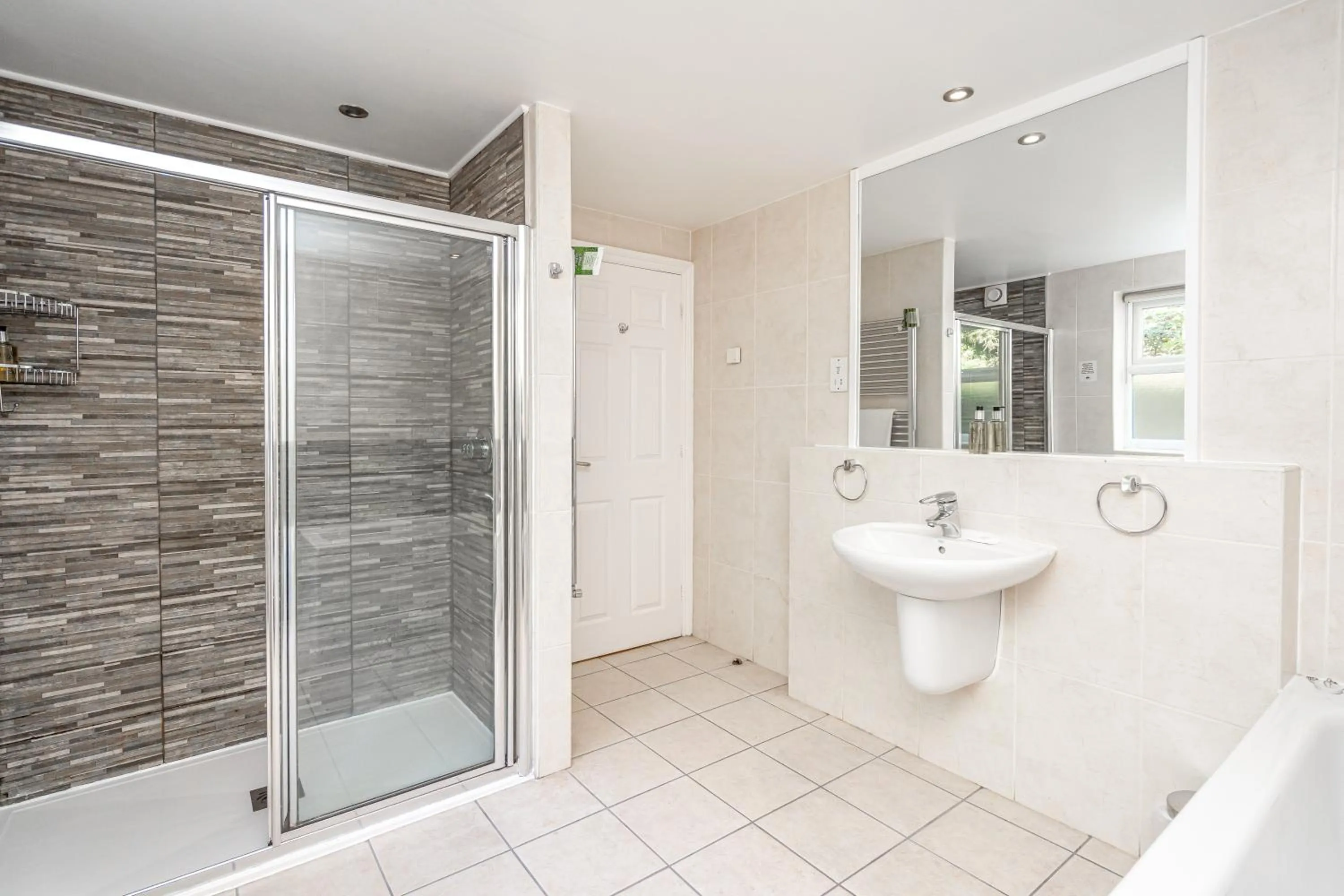 Bathroom in Penhelig Arms