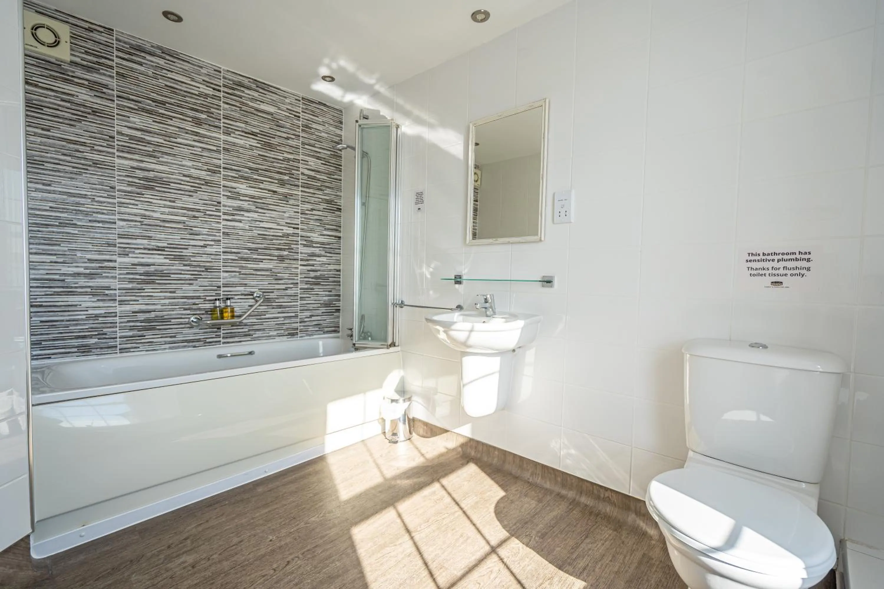 Bathroom in Penhelig Arms