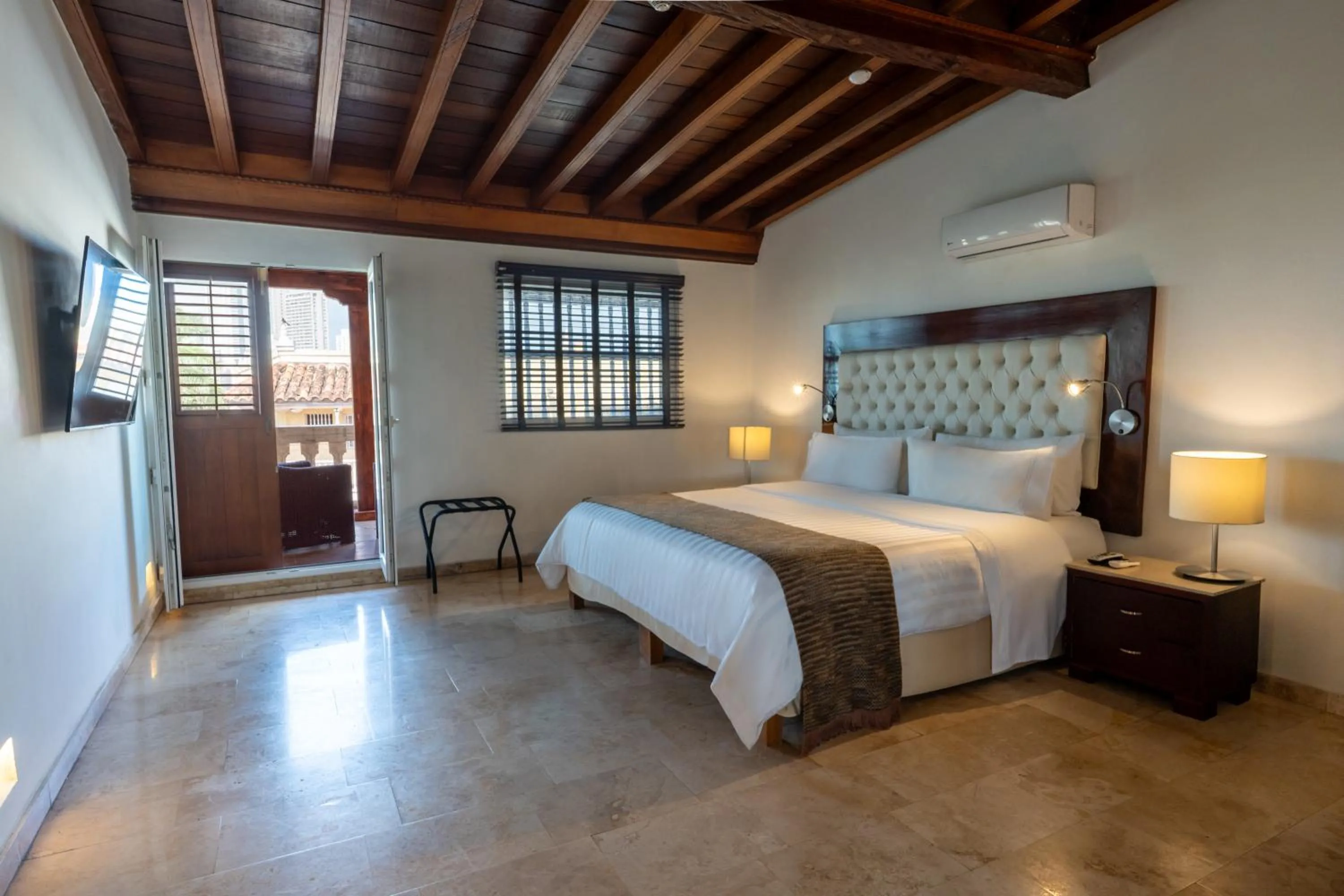 Bed in GHL Collection Armería Real Hotel