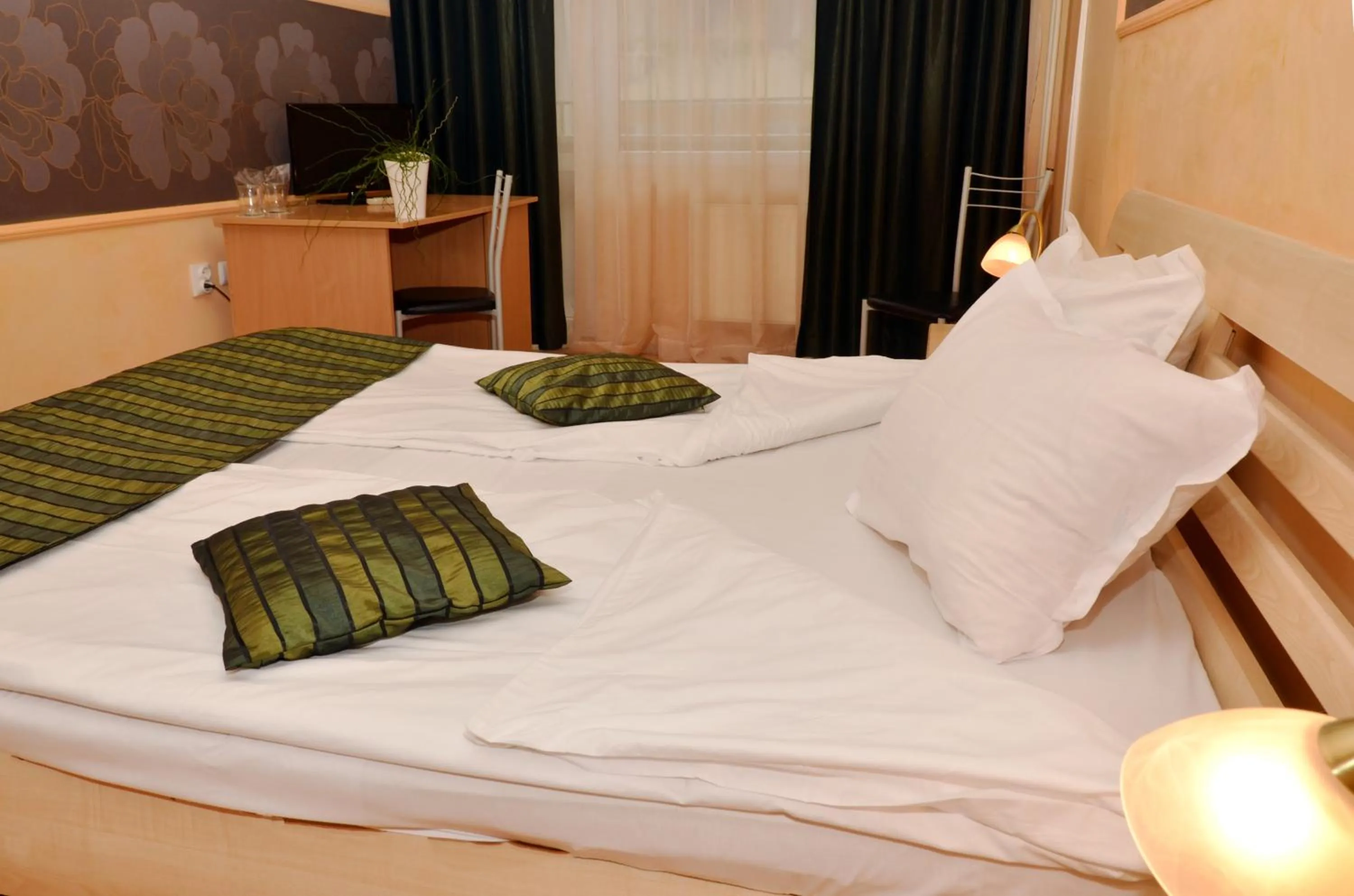 Bedroom, Bed in Hotel Sorbona