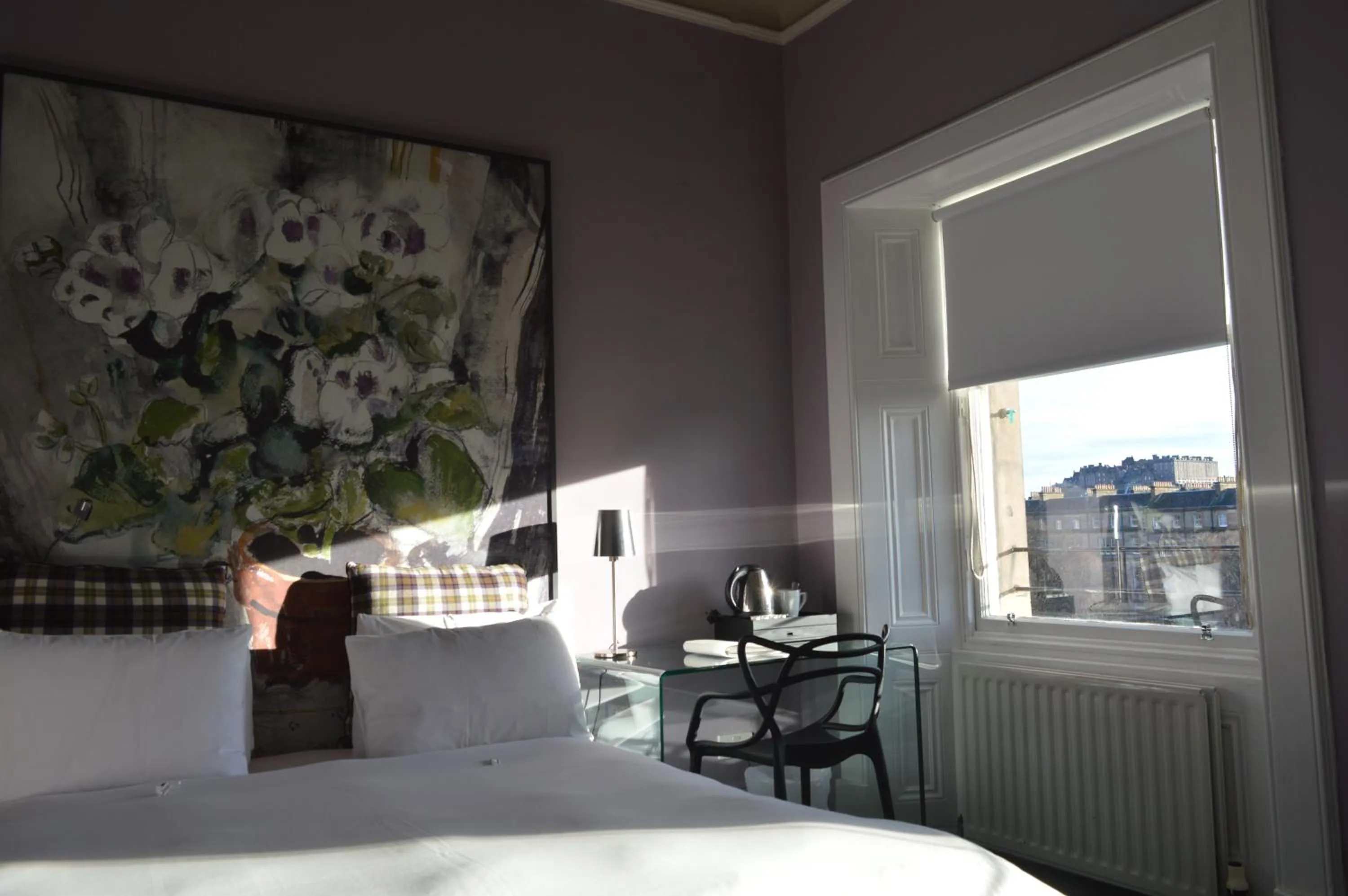 Day, Bed in B+B Edinburgh