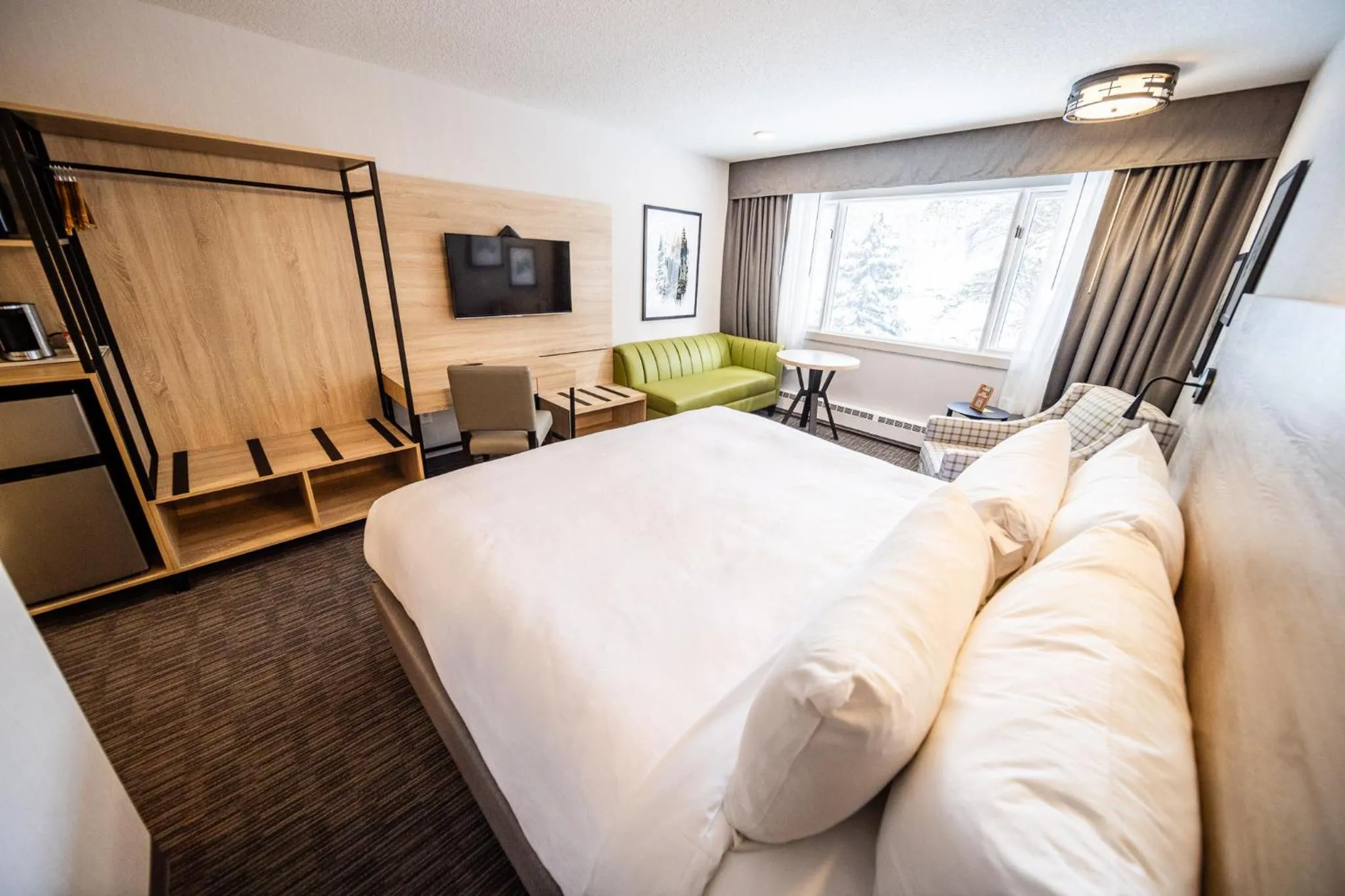 Bedroom, Bed in Mountaineer Lodge