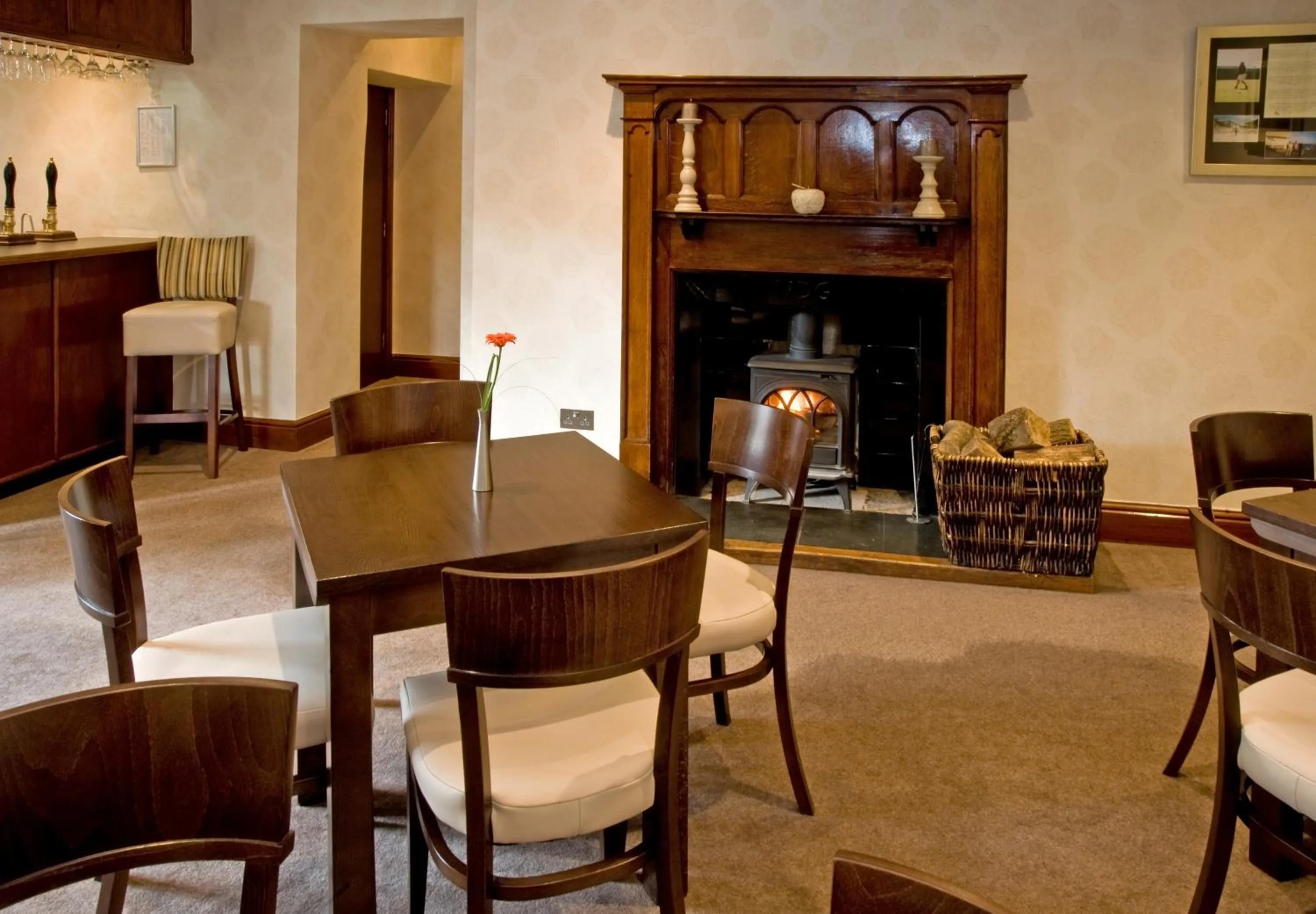 Lounge or bar in New Dungeon Ghyll Hotel