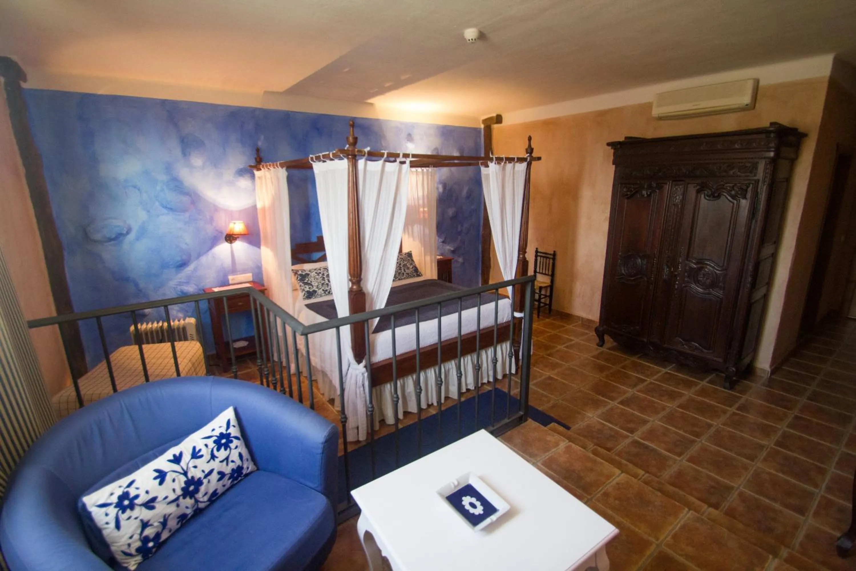 Photo of the whole room, Bed in Sierra Quilama -TOP 3 en Alojamientos-Junto a La ALBERCA
