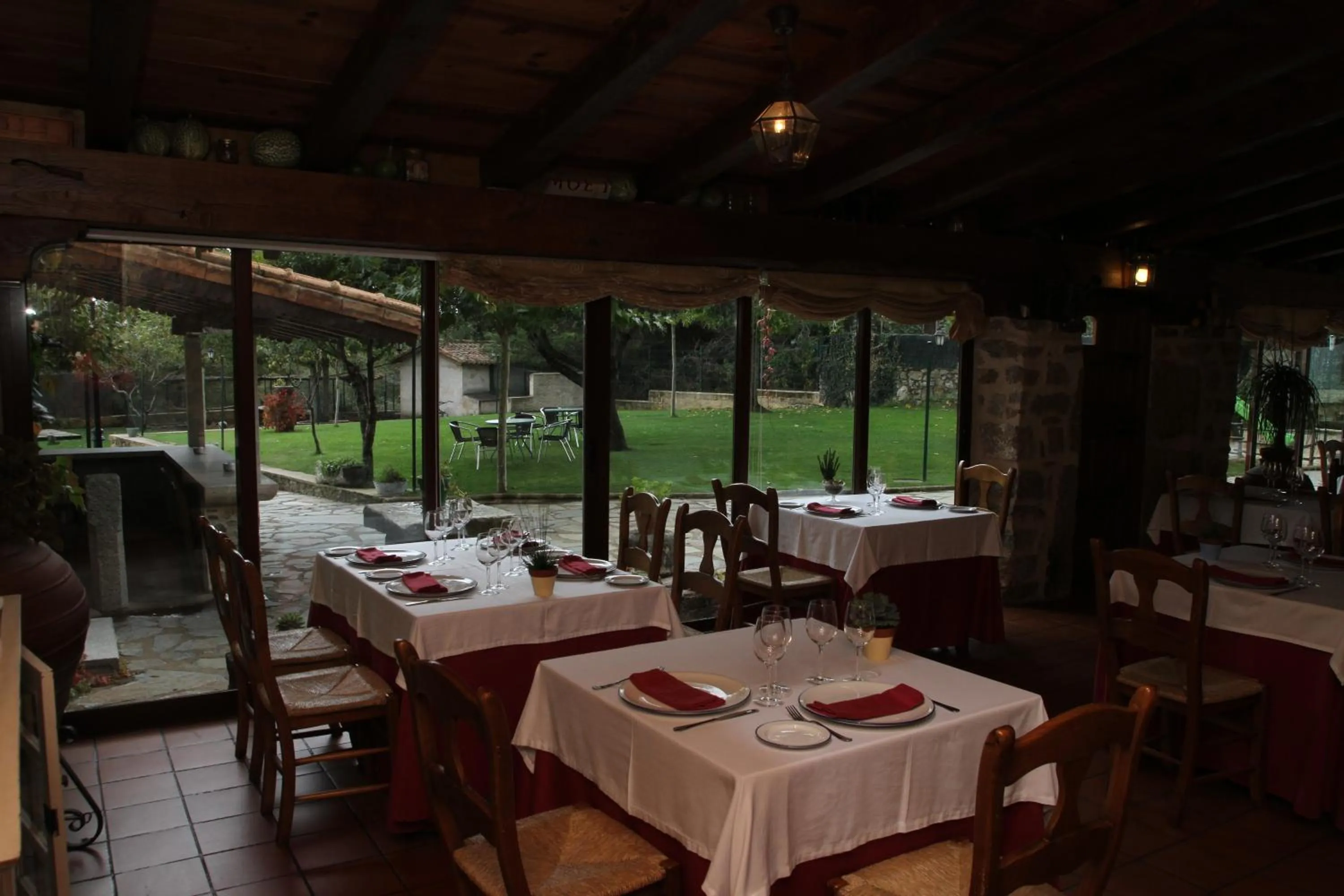 Restaurant/places to eat in Sierra Quilama -TOP 3 en Alojamientos-Junto a La ALBERCA