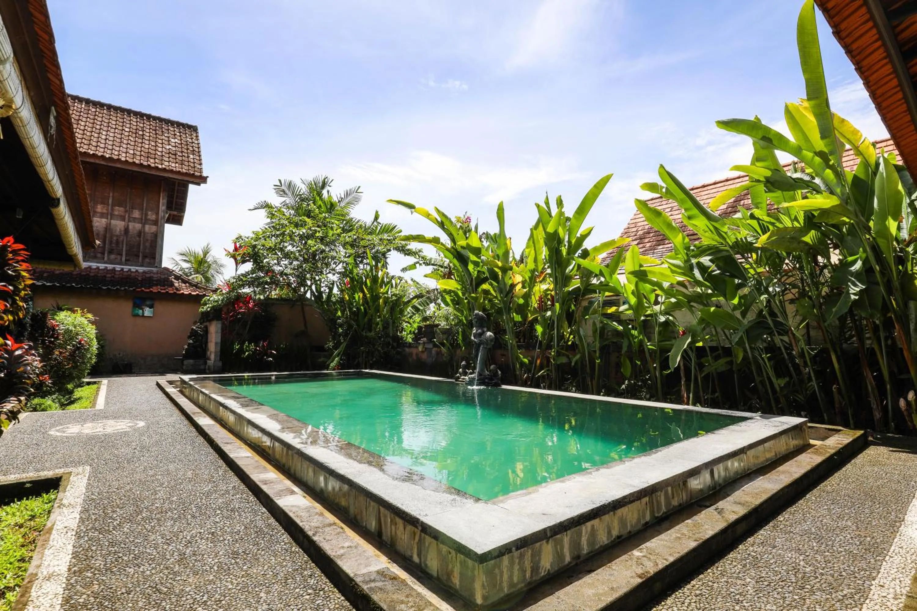 Swimming pool in Sari Bamboo Bungalows
