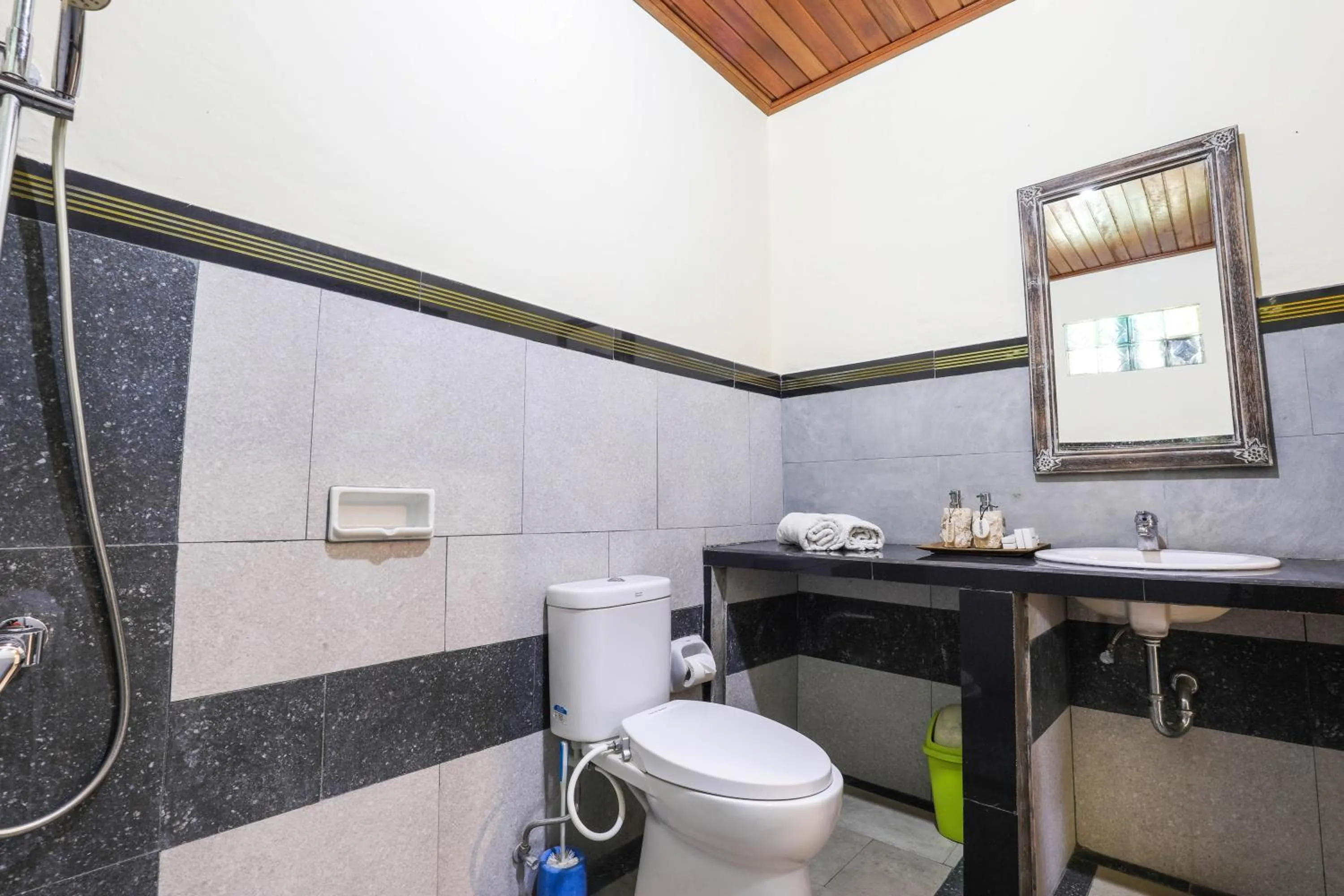 Bathroom in Sari Bamboo Bungalows