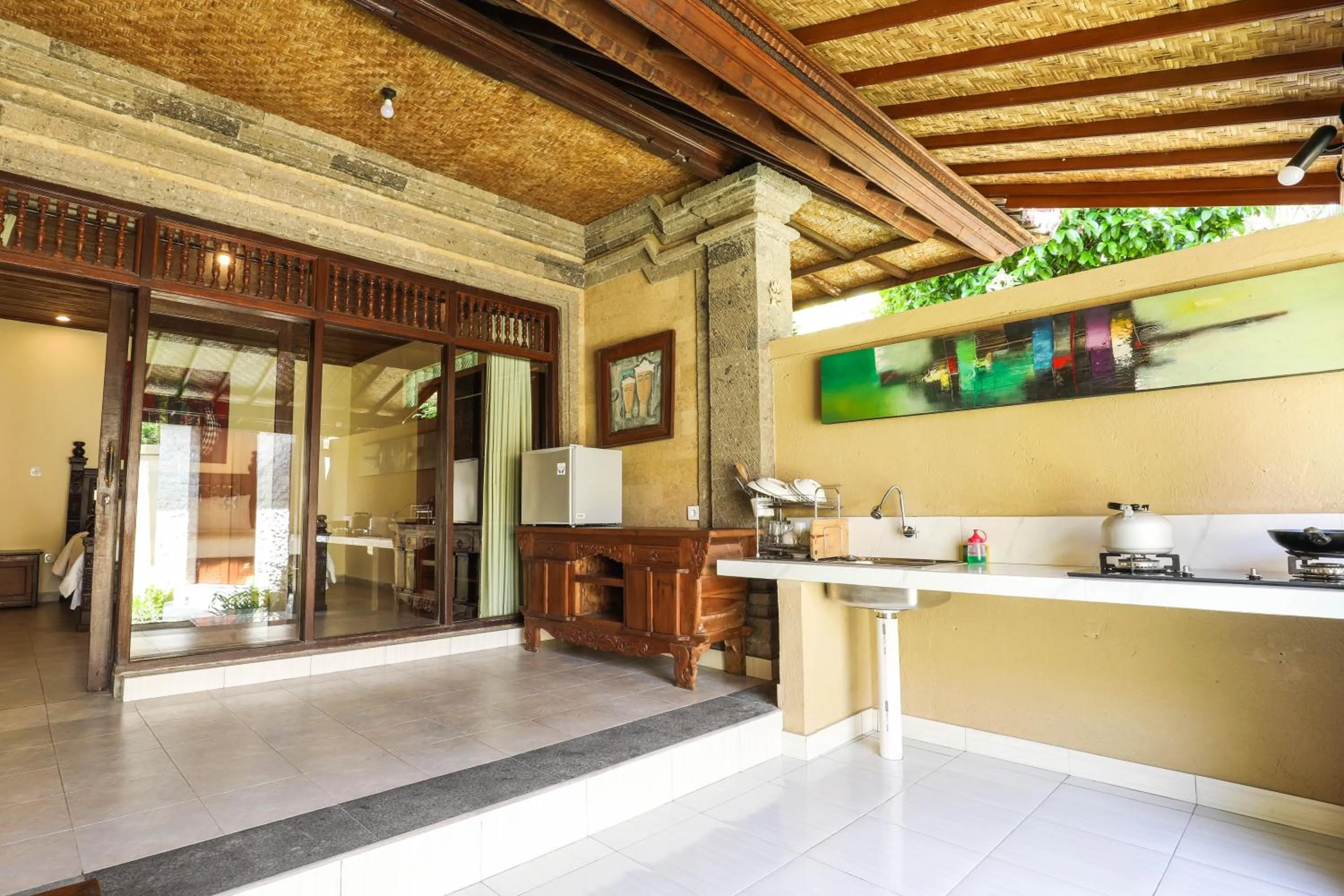 Kitchen or kitchenette in Sari Bamboo Bungalows