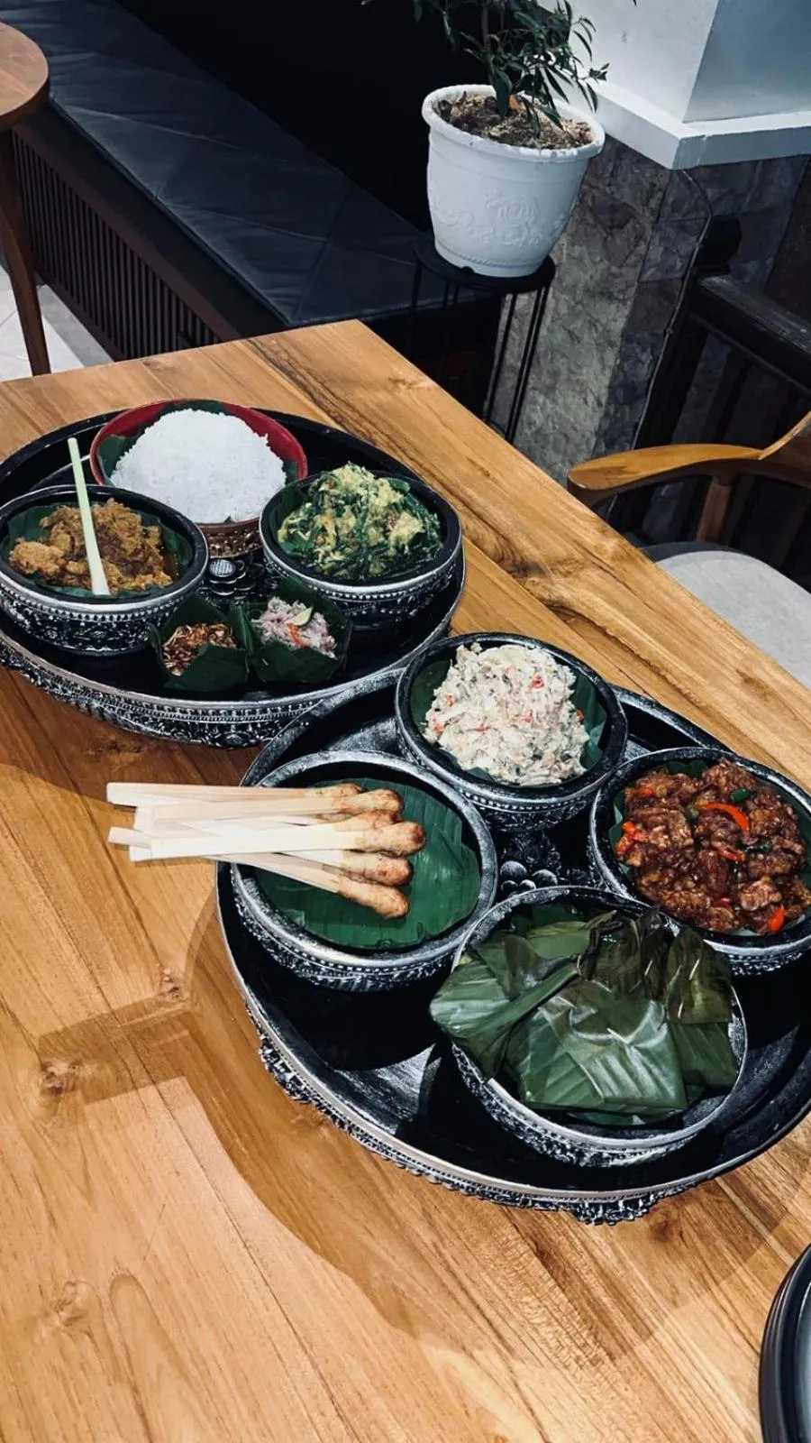 Food in Sari Bamboo Bungalows