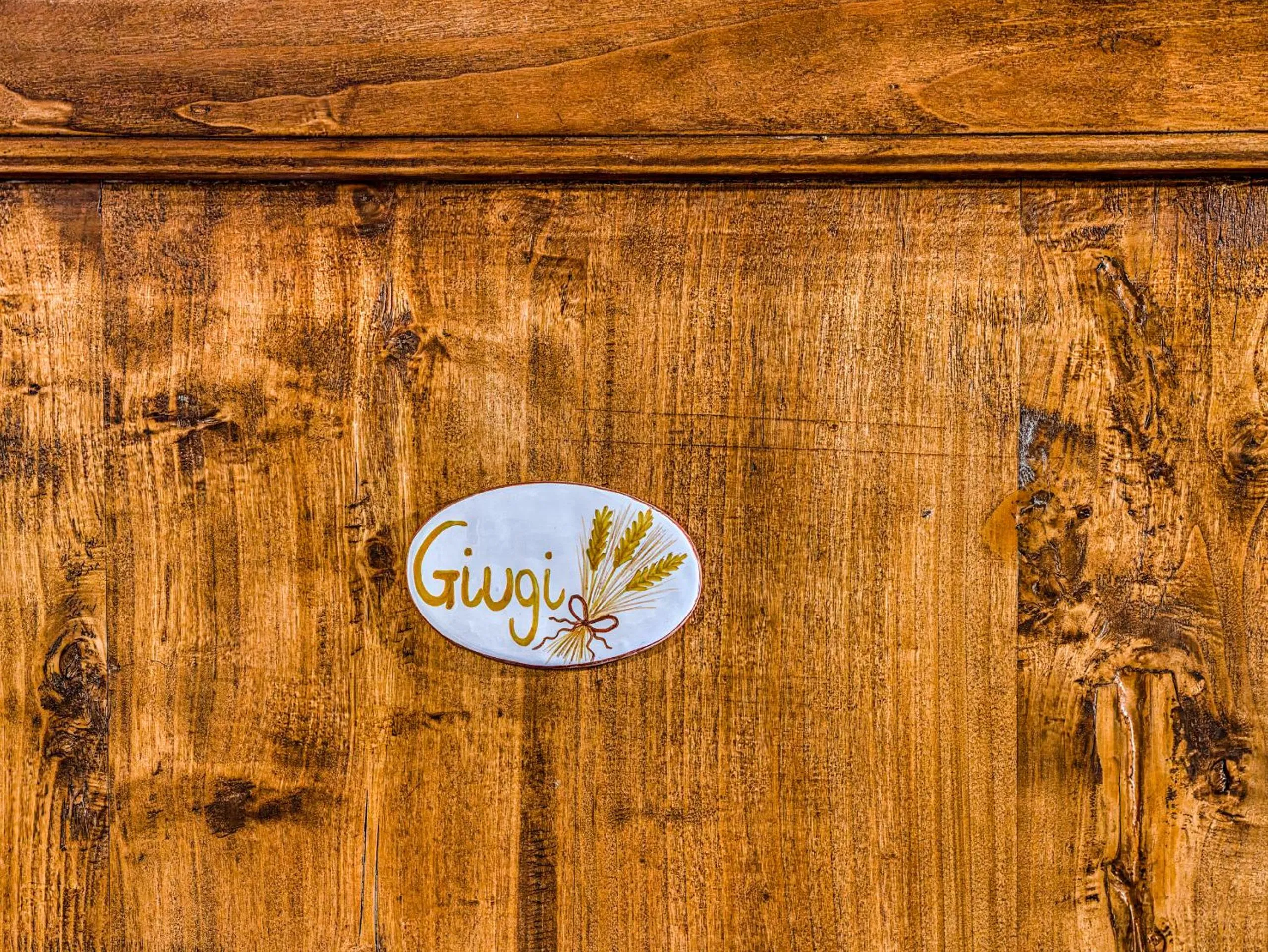 Decorative detail in Borgo Argenina