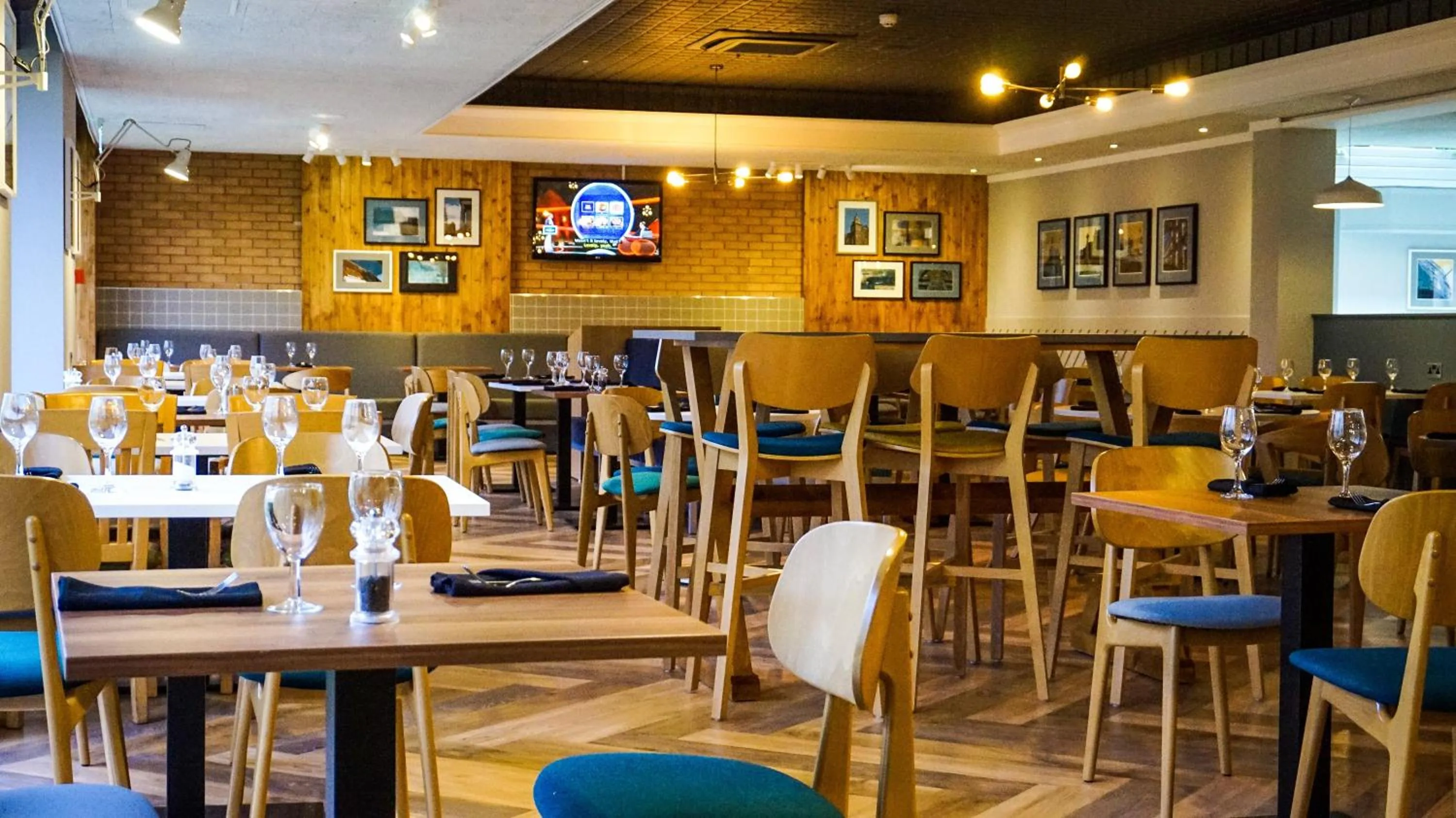 Restaurant/places to eat in Holiday Inn Taunton M5, Jct25 by IHG