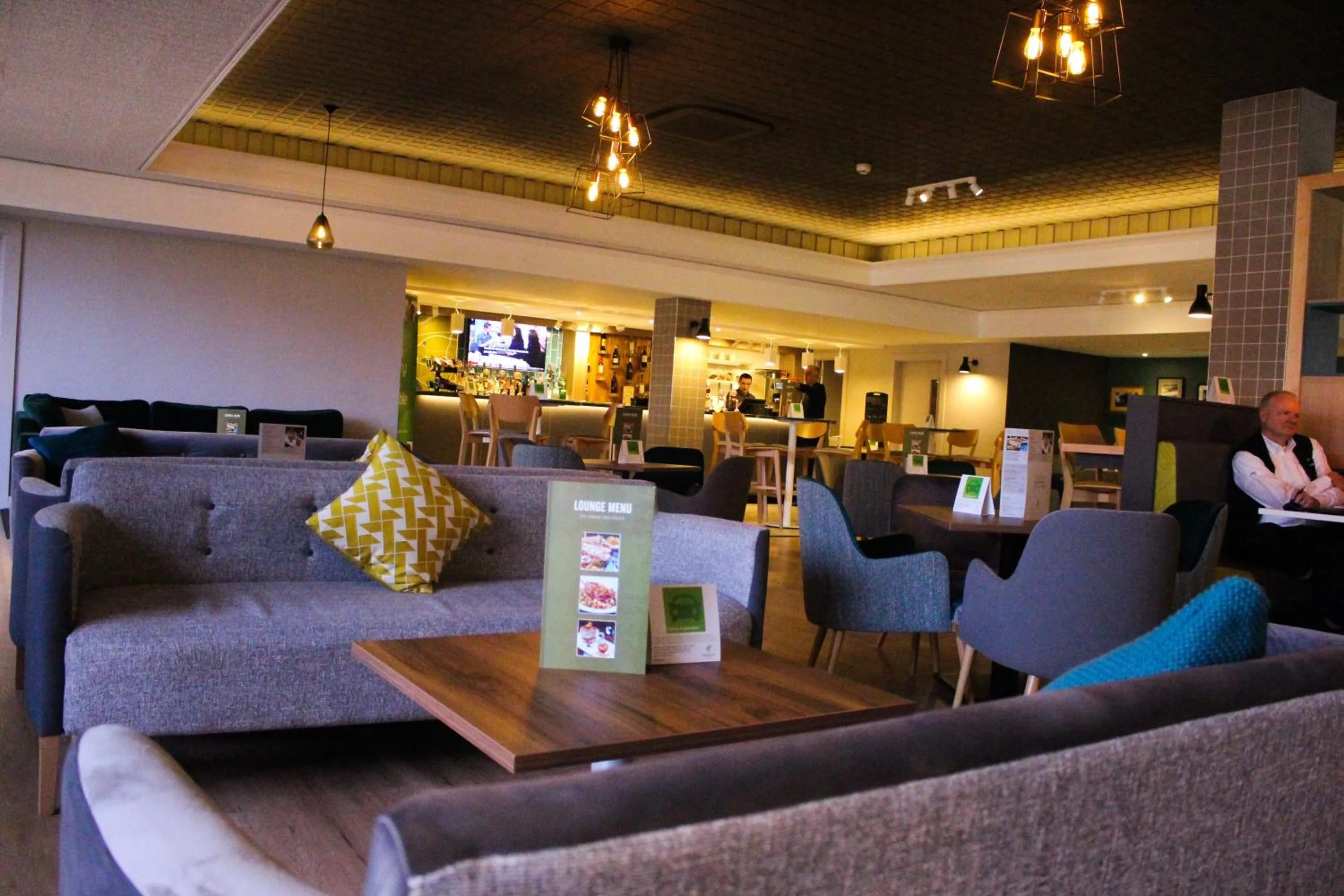Lounge or bar in Holiday Inn Taunton M5, Jct25 by IHG