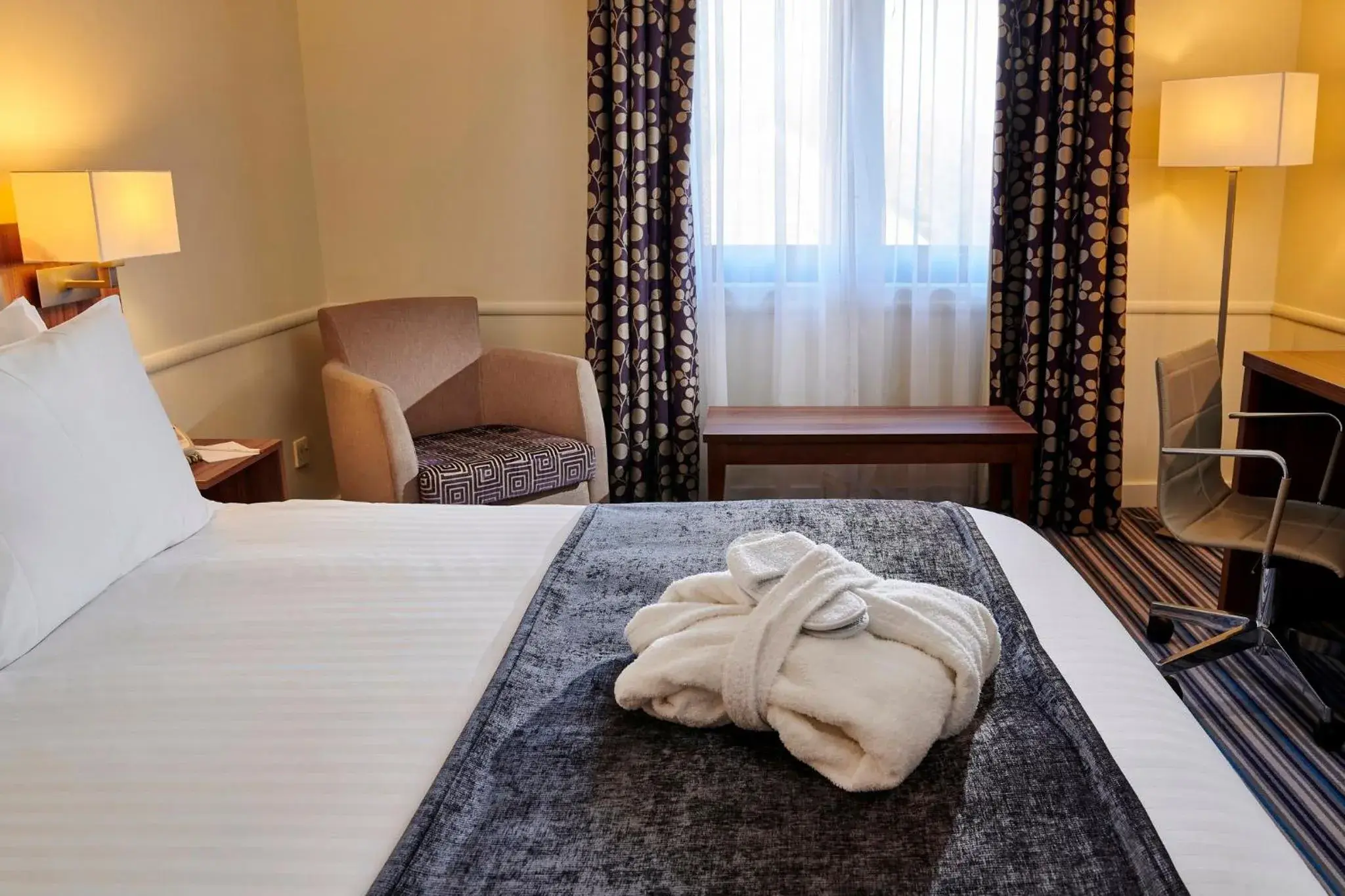 Standard Super King Room in Holiday Inn Taunton M5, Jct25 by IHG Standard Super King Room in Holiday Inn Taunton M5, Jct25 by IHG