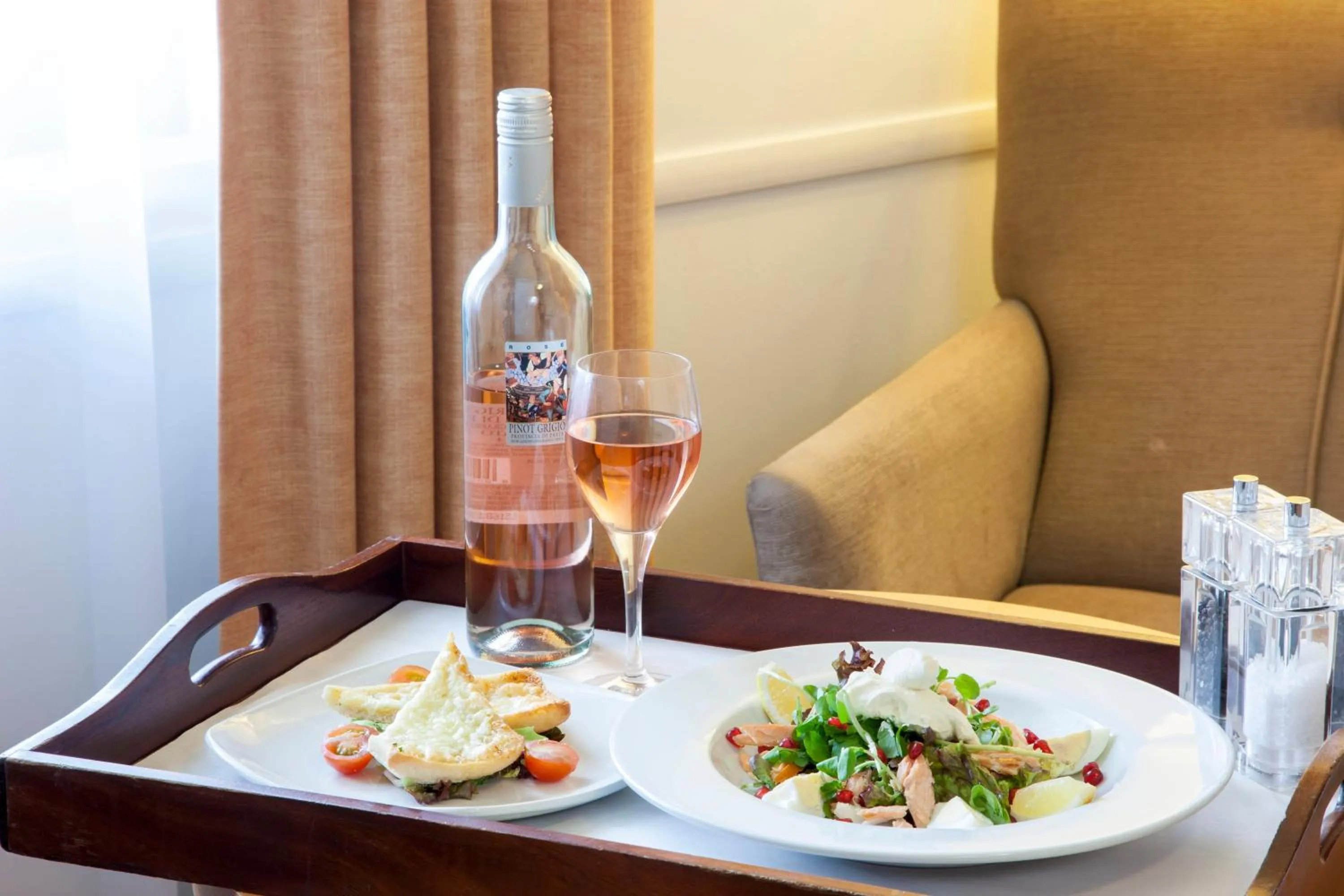 Photo of the whole room in Holiday Inn Taunton M5, Jct25 by IHG