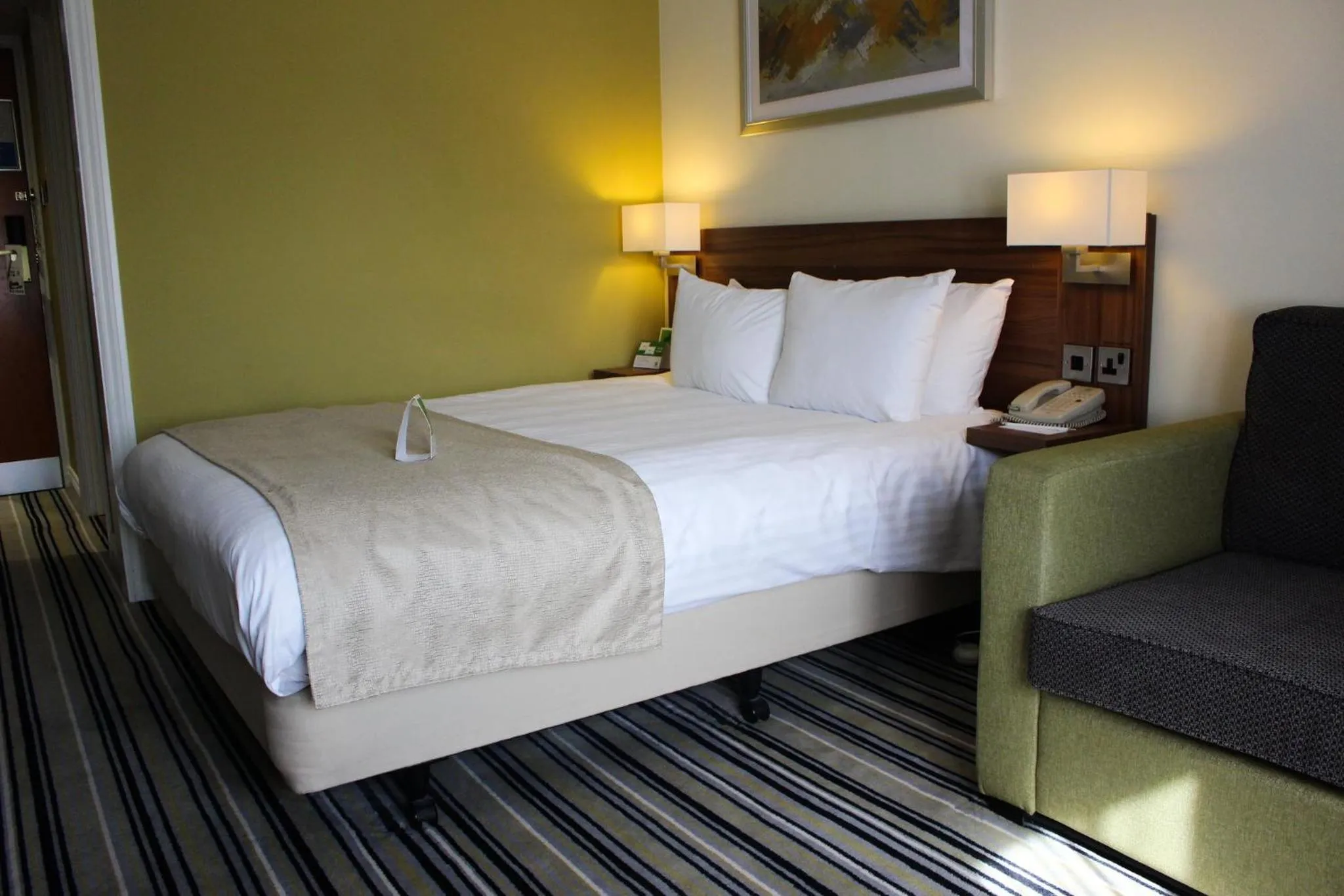 Photo of the whole room, Bed in Holiday Inn Taunton M5, Jct25 by IHG