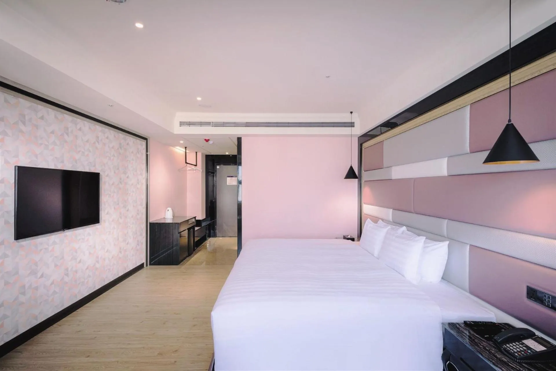 Photo of the whole room, Bed in Sun Hao Hotel Taichung