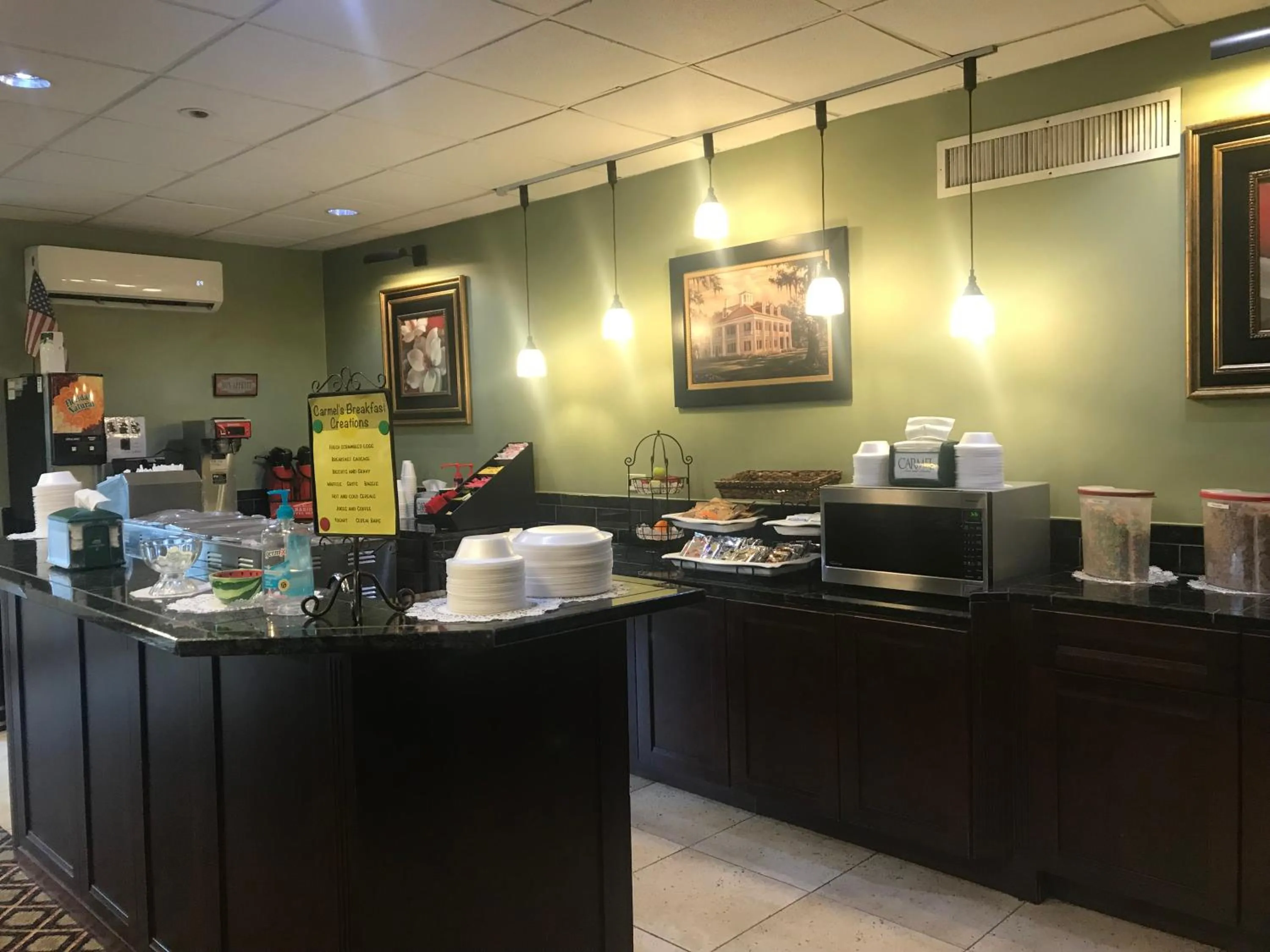 Buffet breakfast in Carmel Inn and Suites Thibodaux