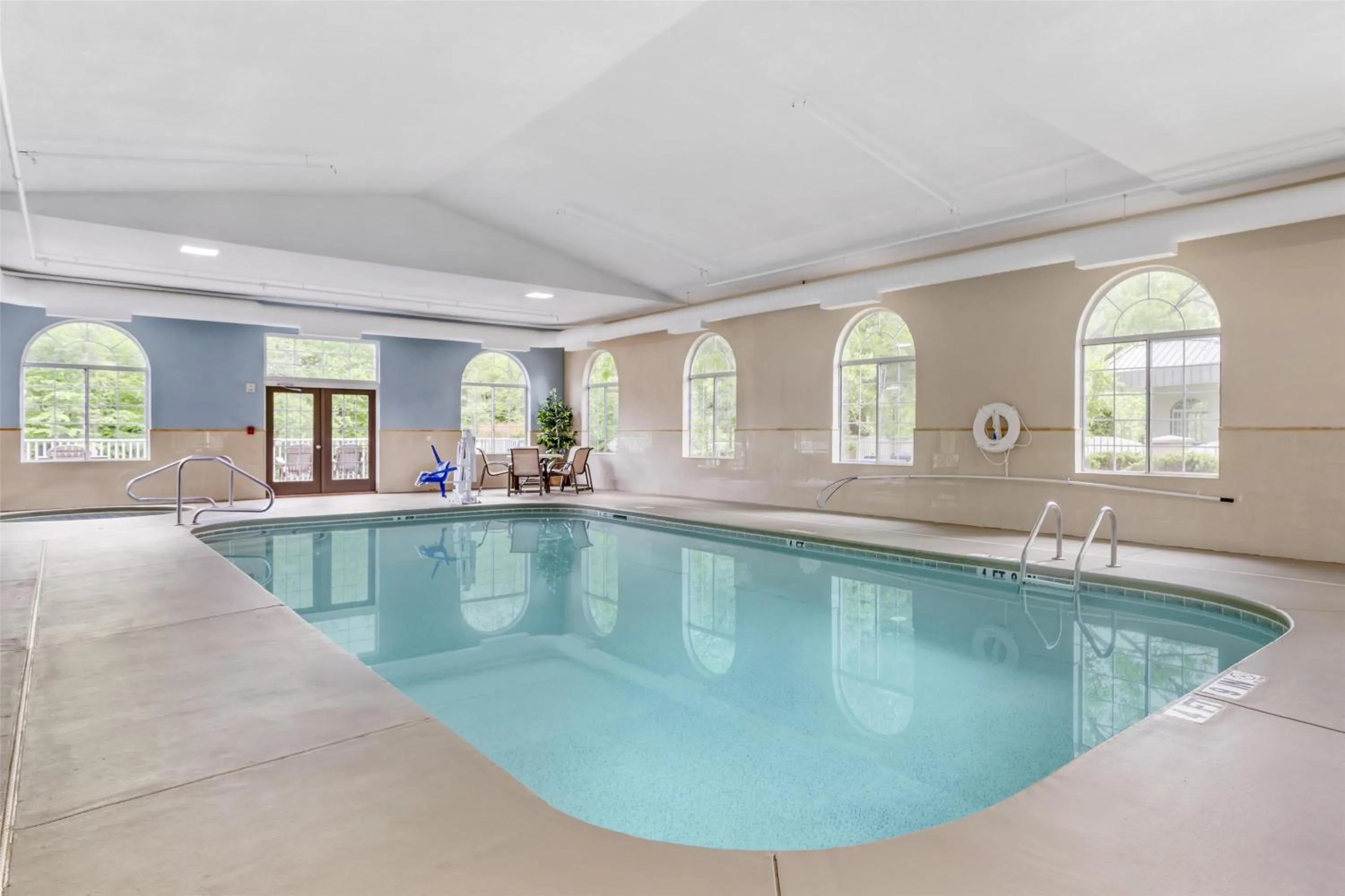 Pool view in Best Western Plus River Escape Sylva / Dillsboro