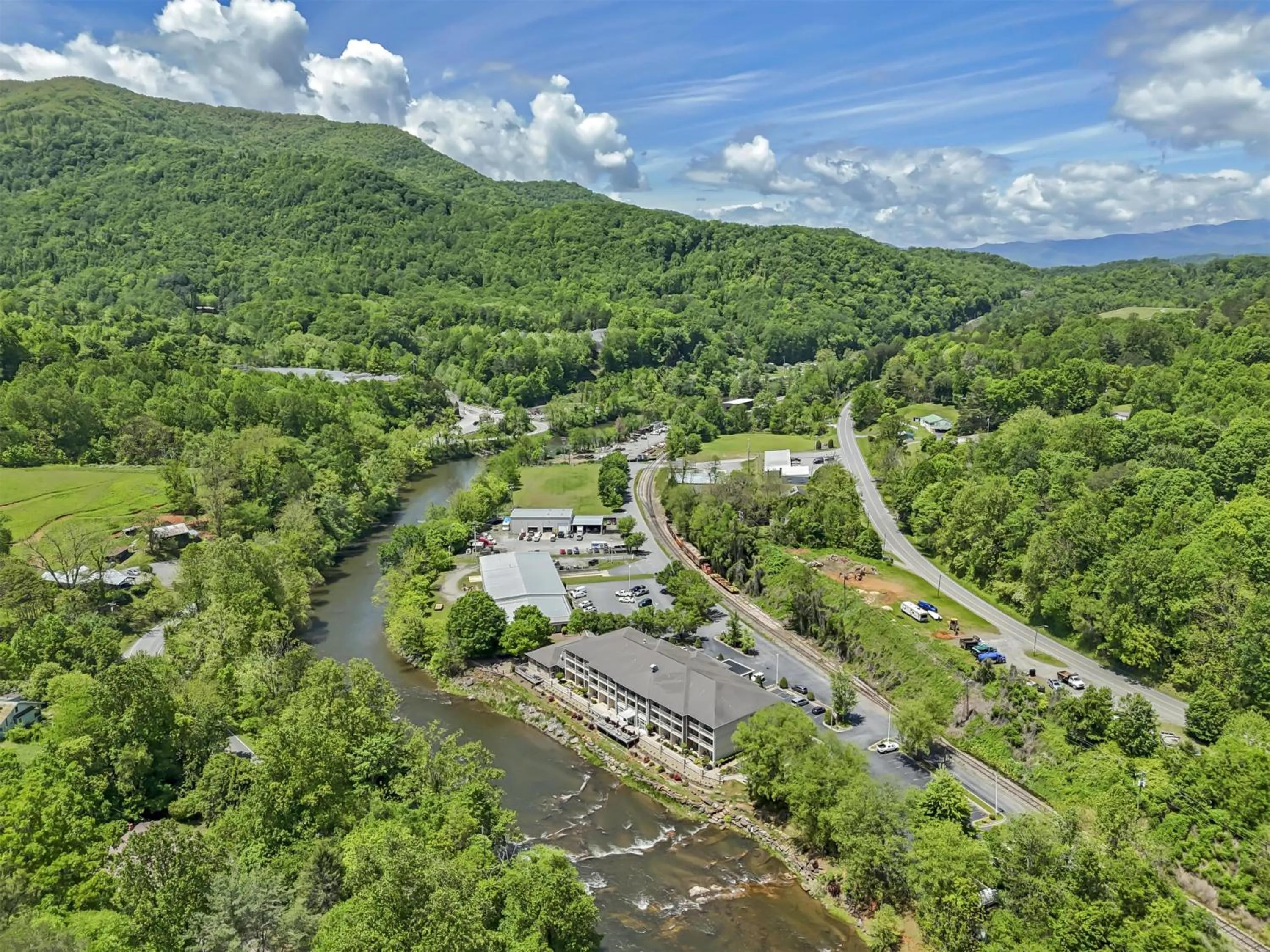Property building in Best Western Plus River Escape Sylva / Dillsboro
