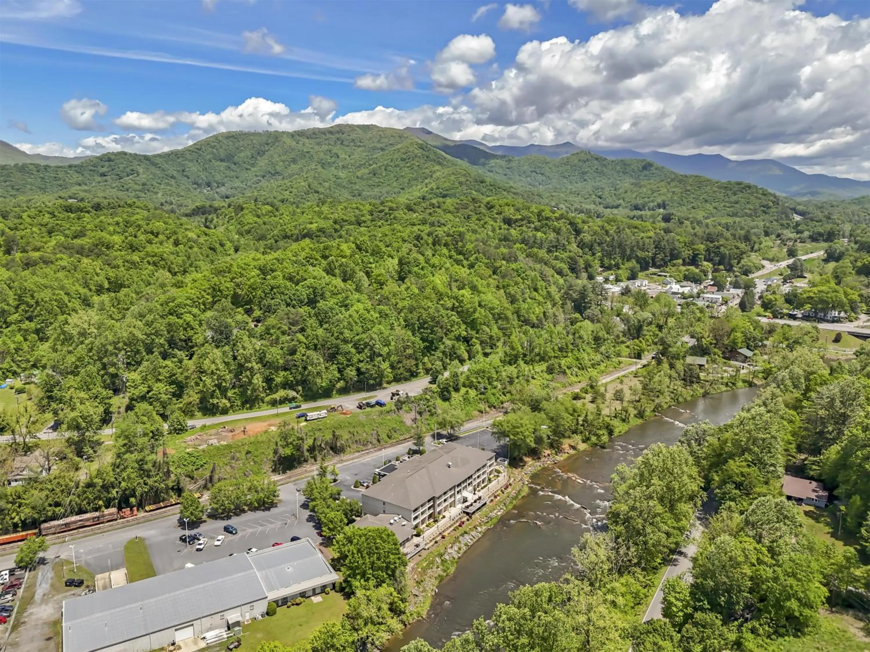 Property building in Best Western Plus River Escape Sylva / Dillsboro