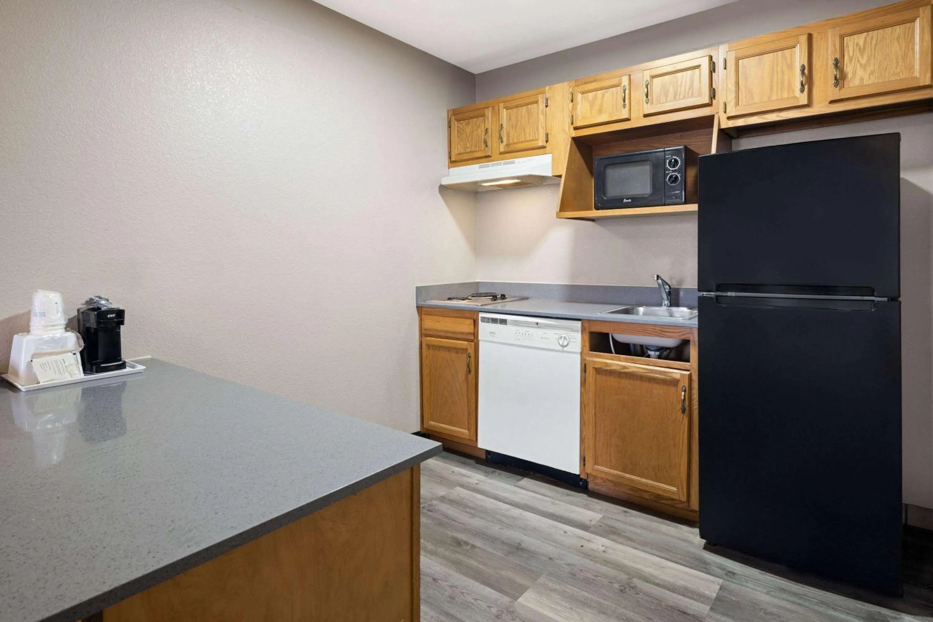 Photo of the whole room in Days Inn & Suites by Wyndham Kokomo